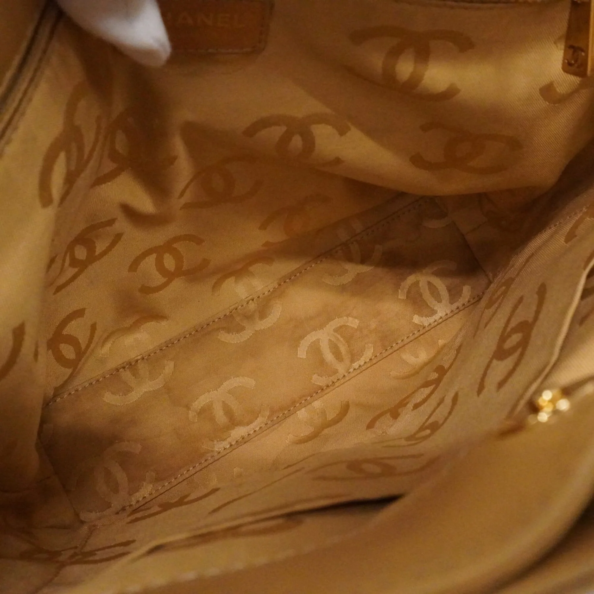 Surpique Tote Quilted Leather Small - Image 4