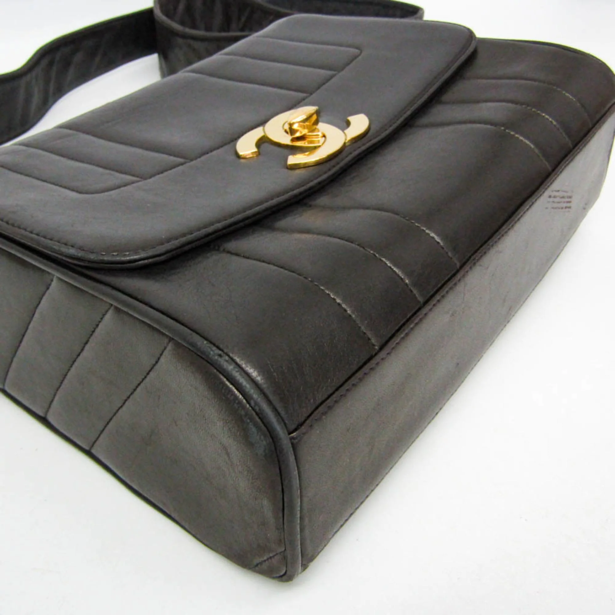 Vintage CC Shoulder Bag Vertical Quilt Lambskin Medium - Image 5