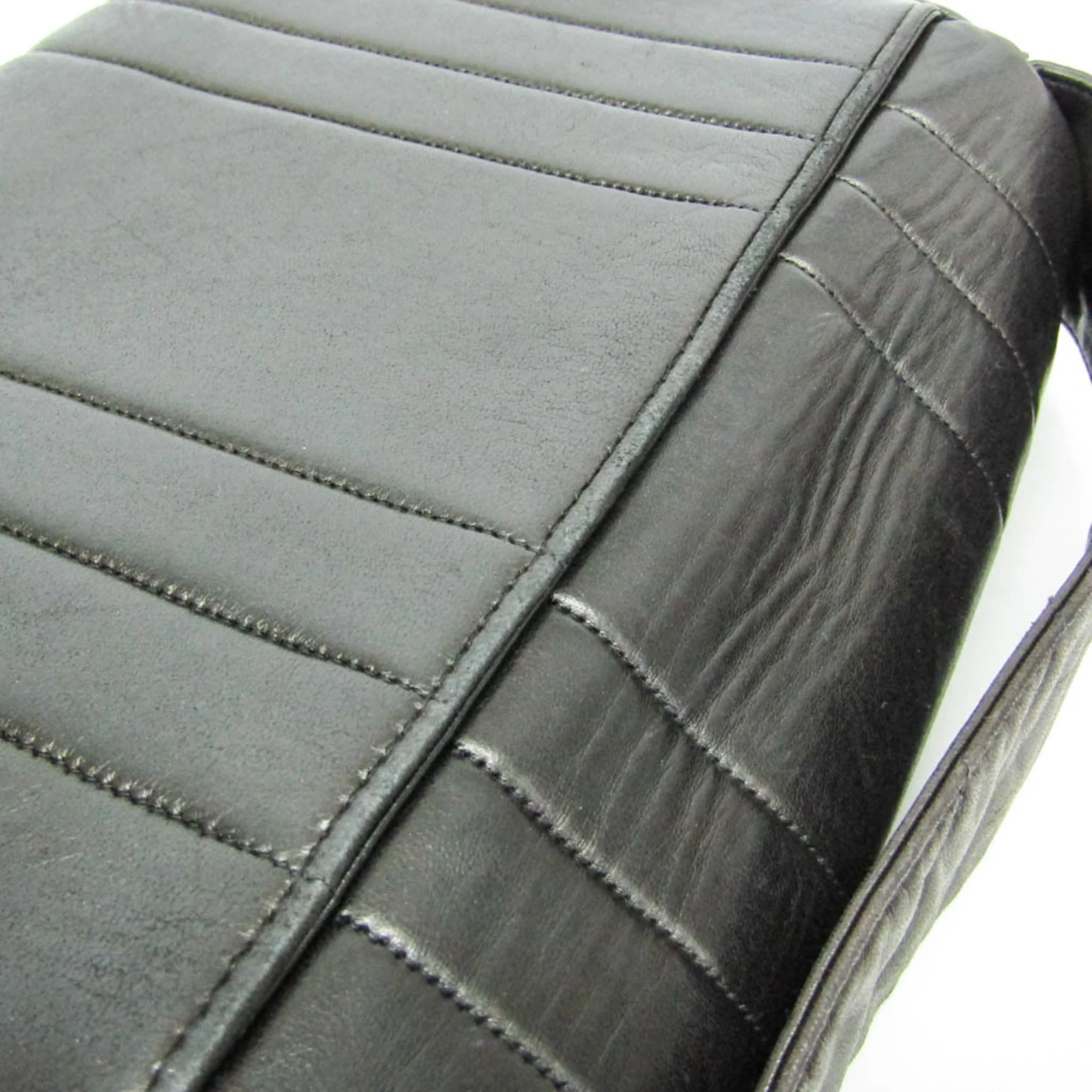 Vintage CC Shoulder Bag Vertical Quilt Lambskin Medium - Image 9