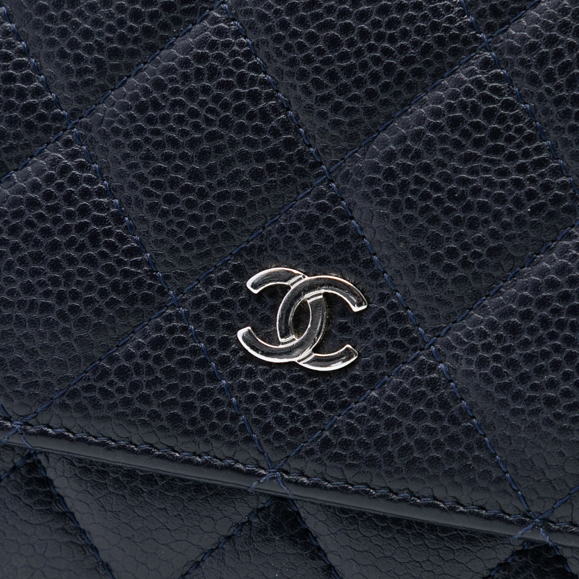 Wallet on Chain Quilted Caviar - Image 5