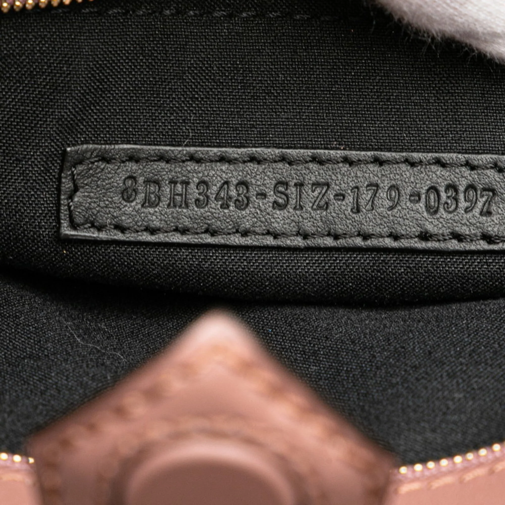 Runaway Bag Leather Regular - Image 9