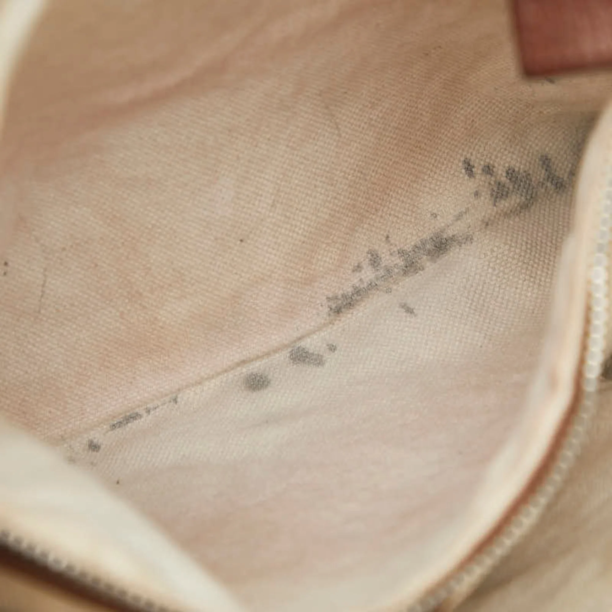 Soho Front Pocket Messenger Bag Leather Medium - Image 7