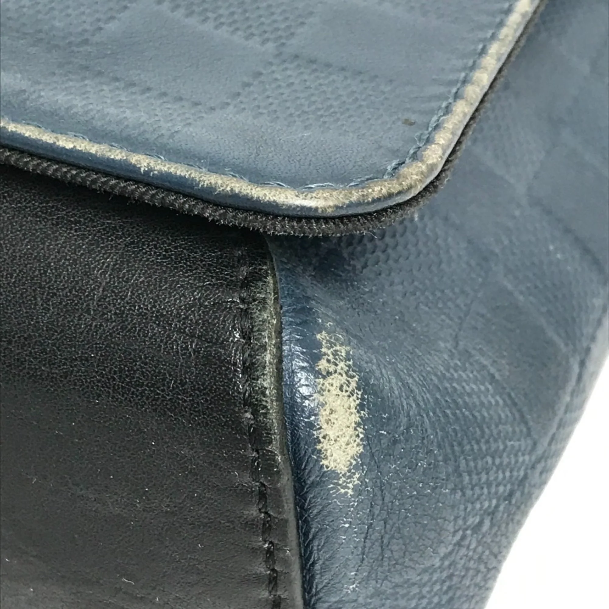 District Messenger Bag Damier Infini Leather PM - Image 6