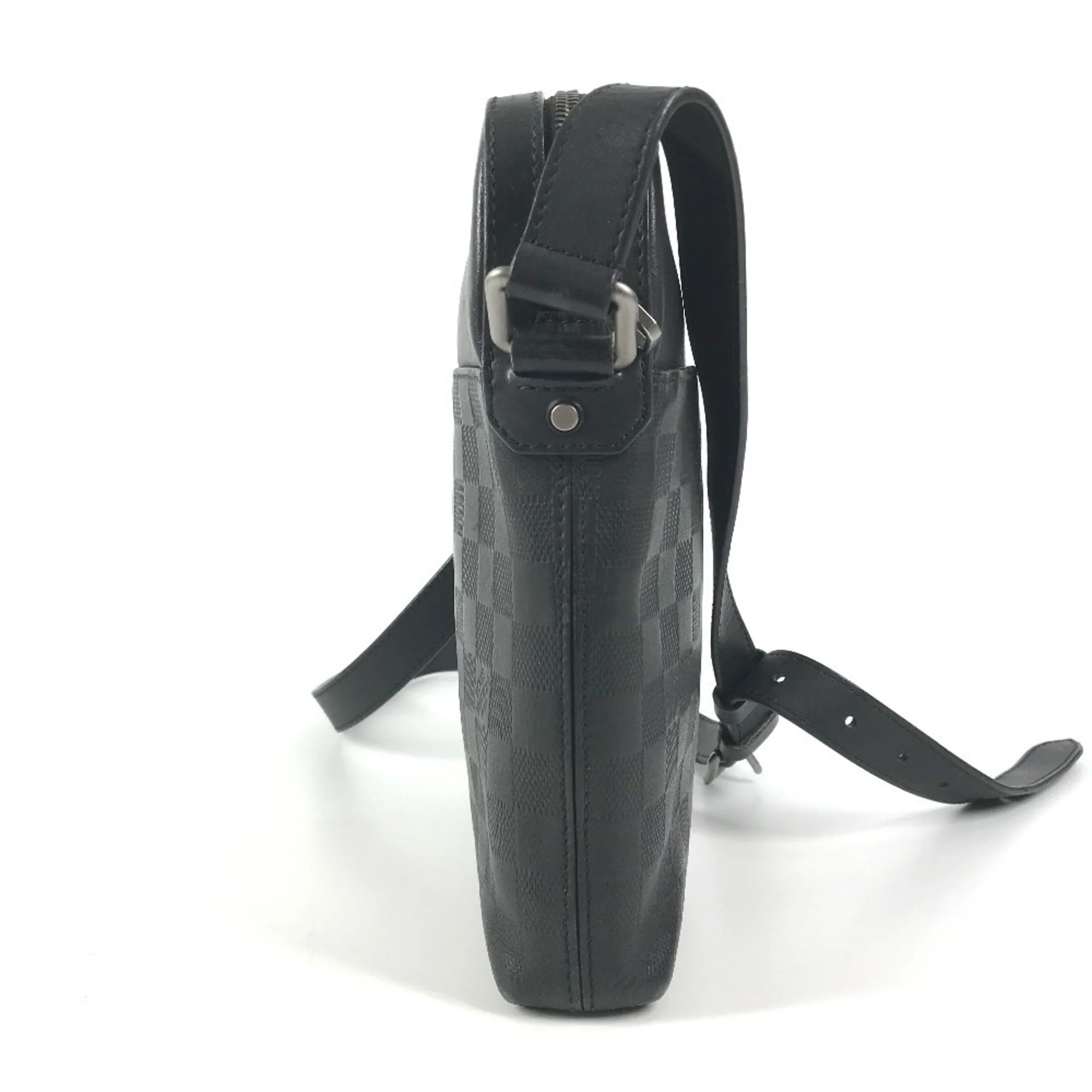 District Pochette Damier Infini Leather - Image 4