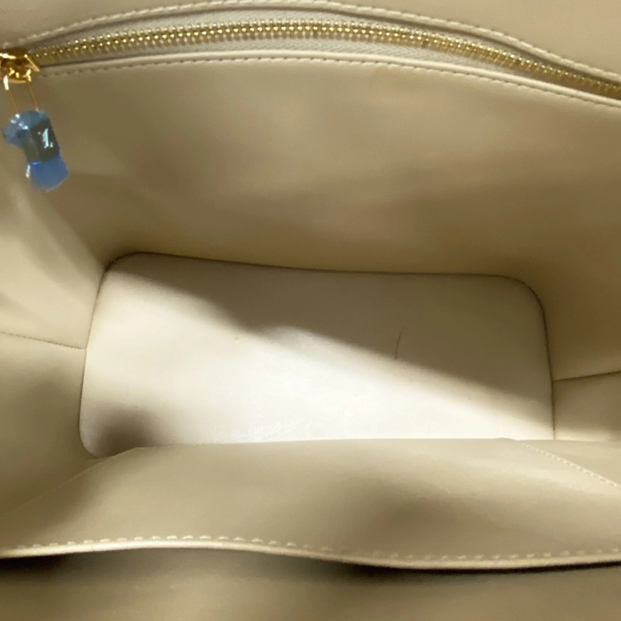 Houston Handbag Monogram Vernis - Image 4