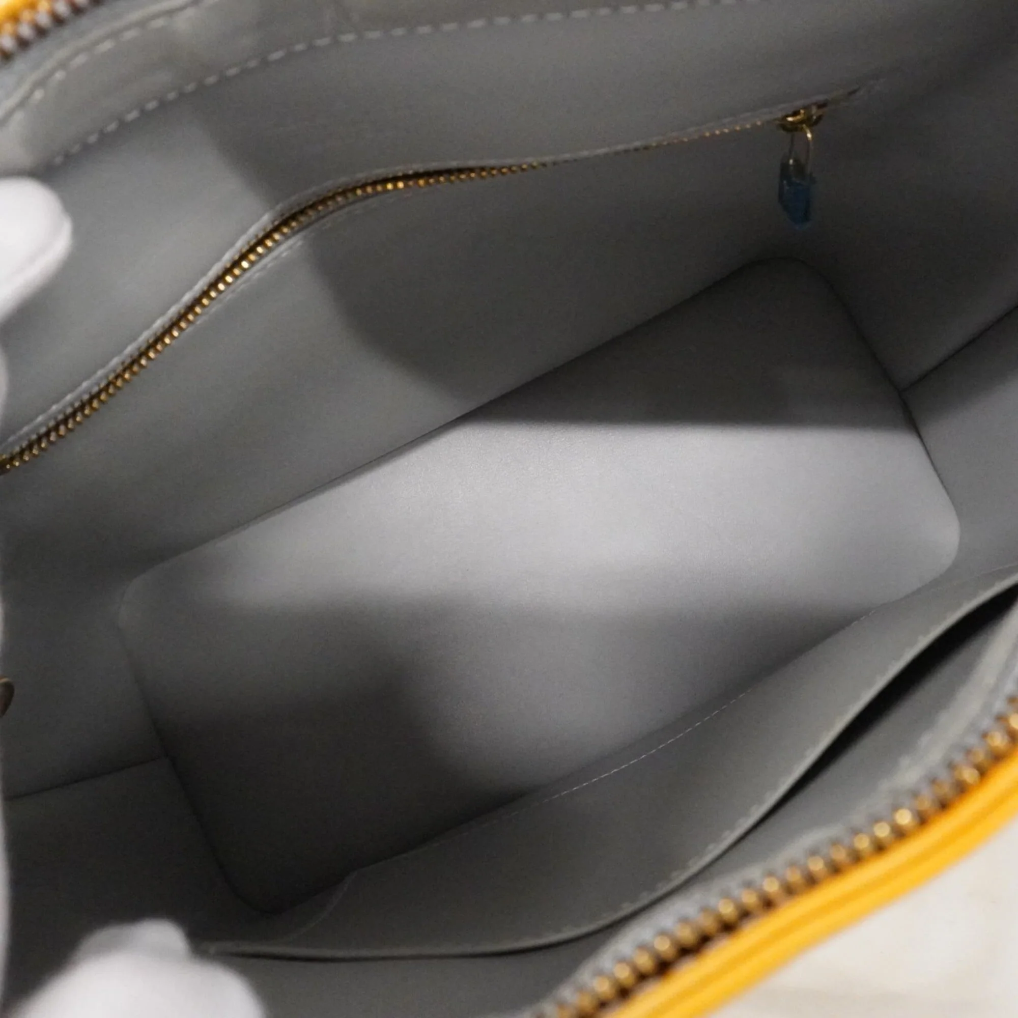 Houston Handbag Monogram Vernis - Image 4