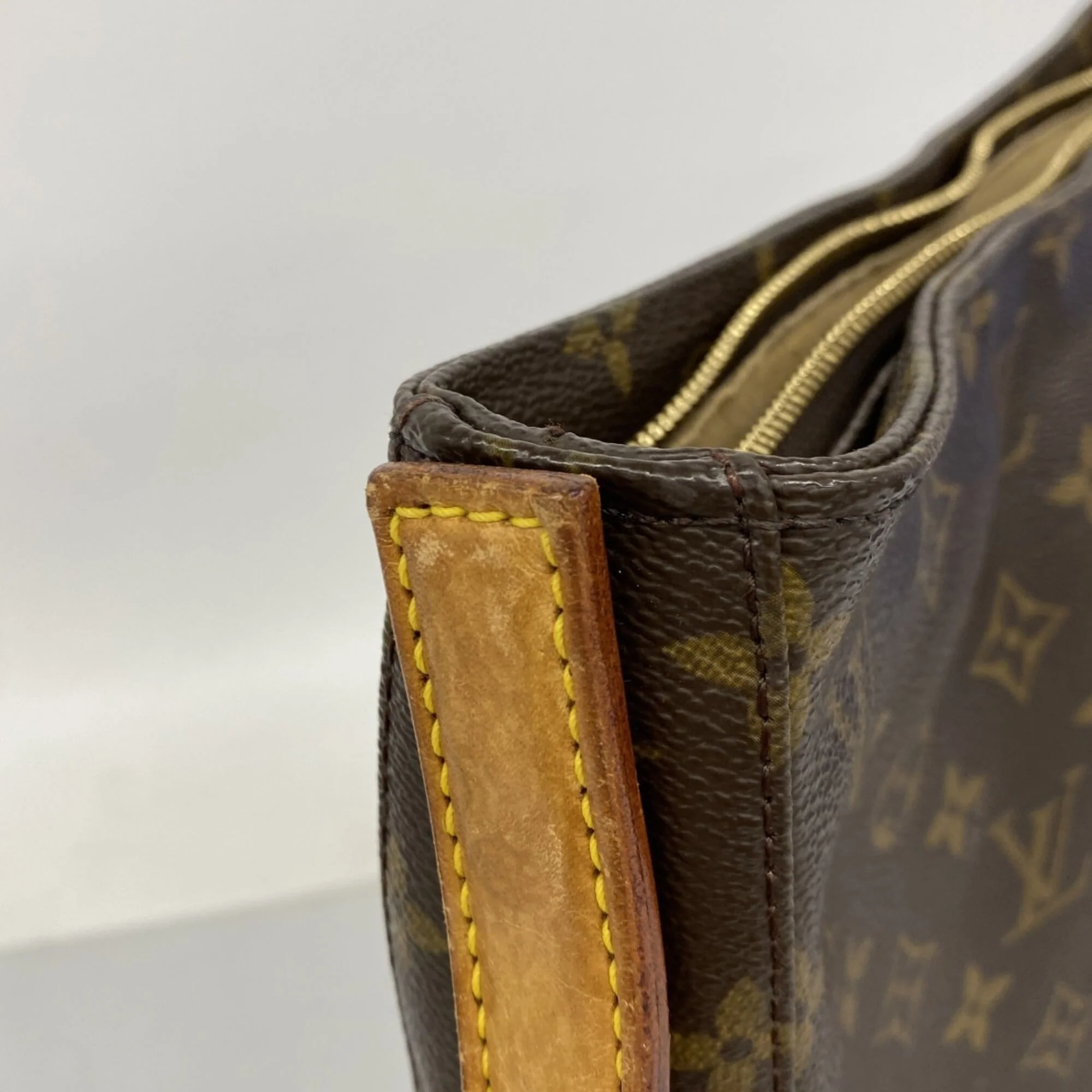 Looping Handbag Monogram Canvas GM - Image 9