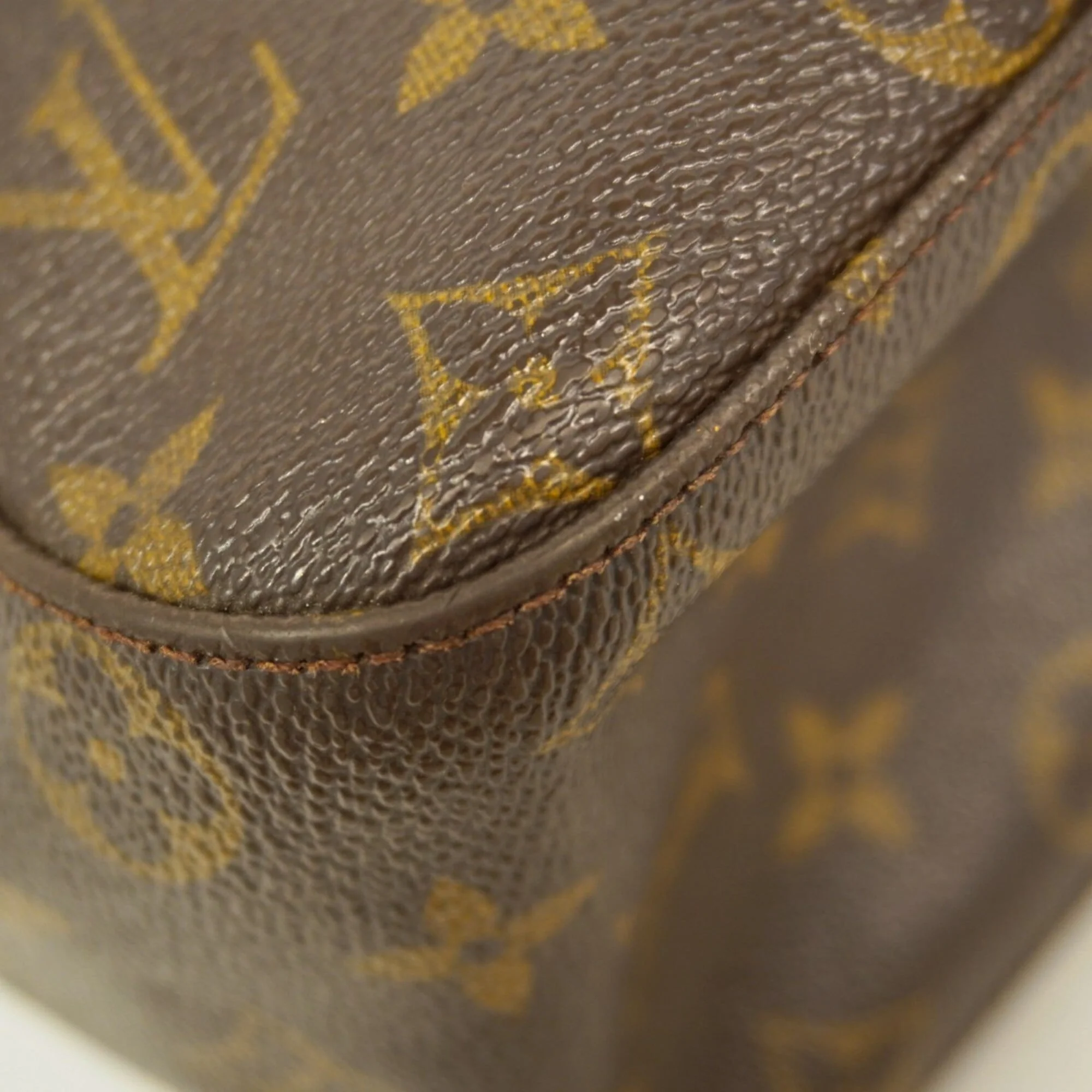 Looping Handbag Monogram Canvas GM - Image 9