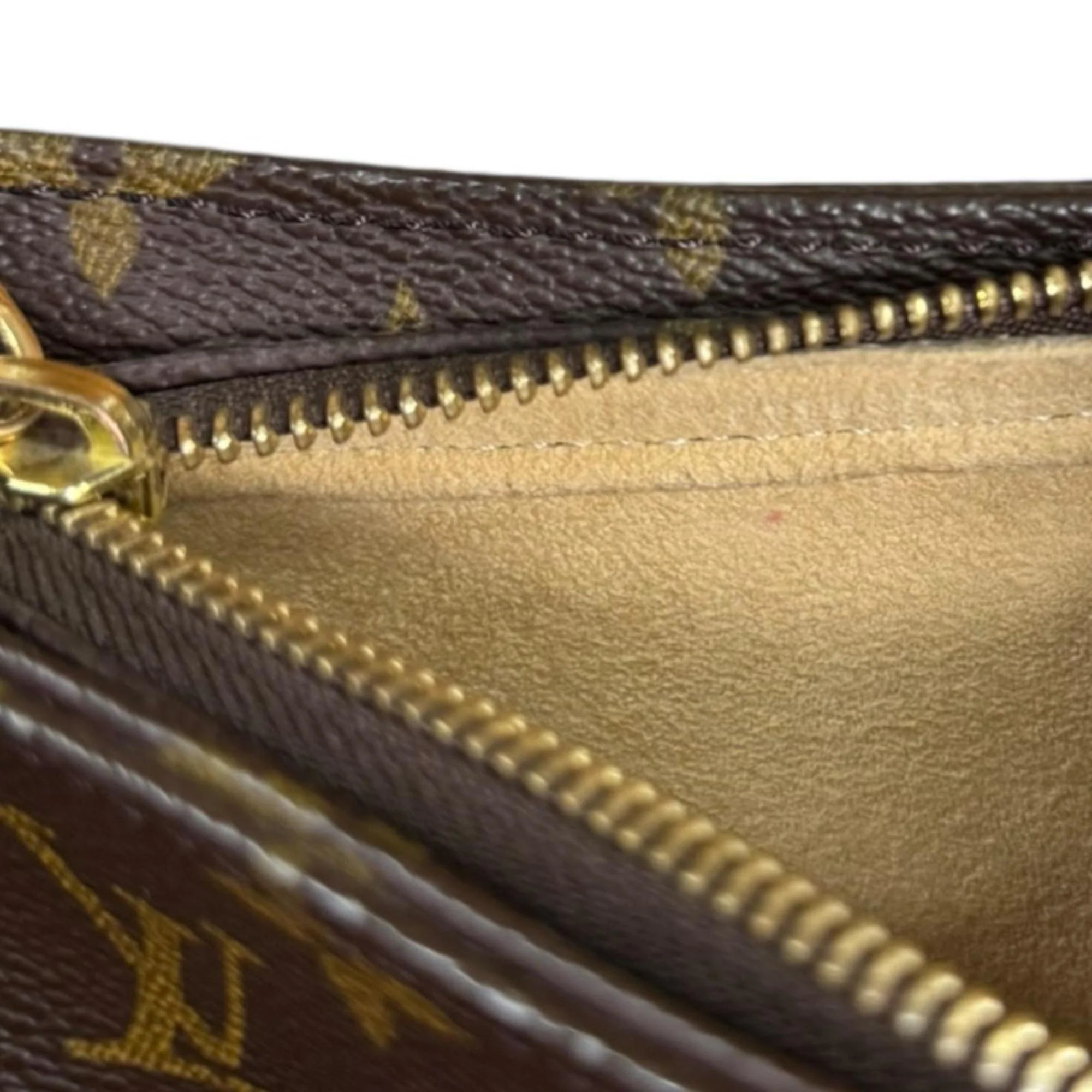 Looping Handbag Monogram Canvas MM - Image 9