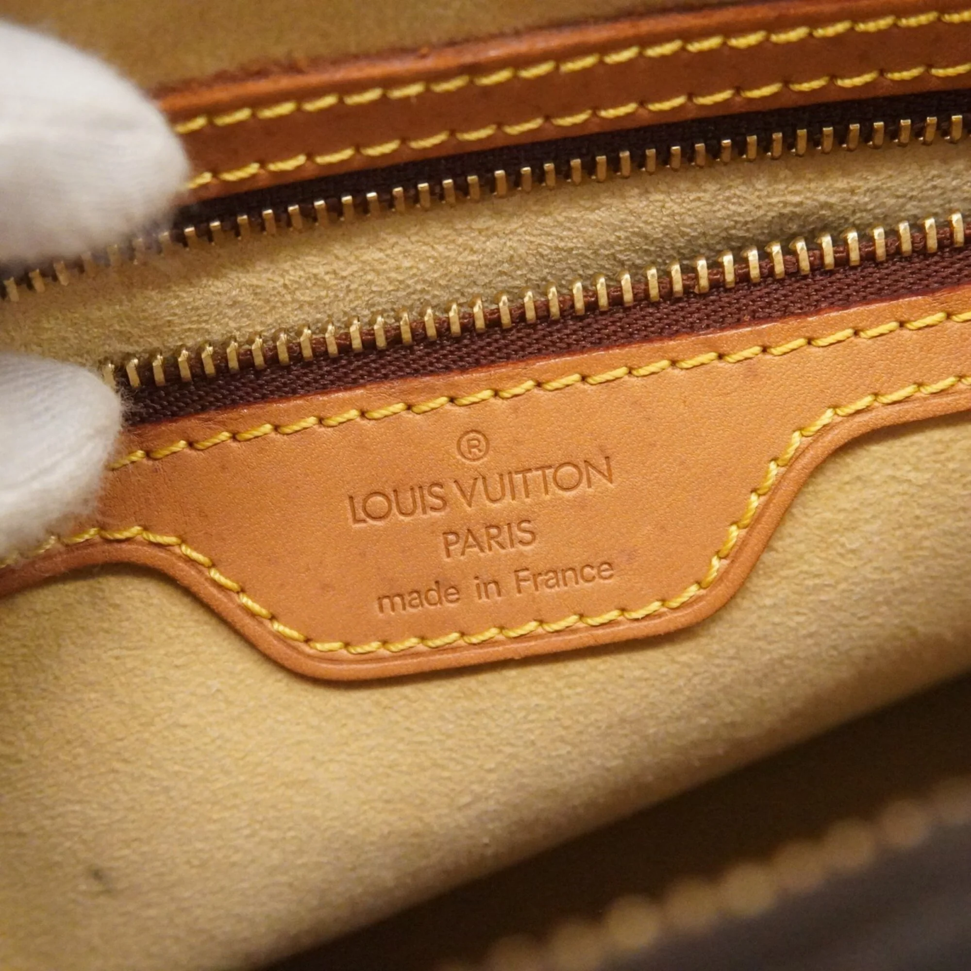Looping Handbag Monogram Canvas MM - Image 5