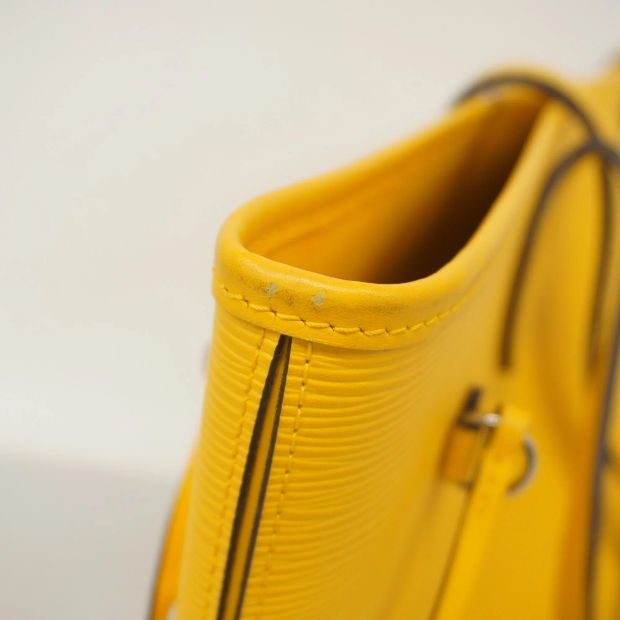 Neverfull Tote Epi Leather MM - Image 9