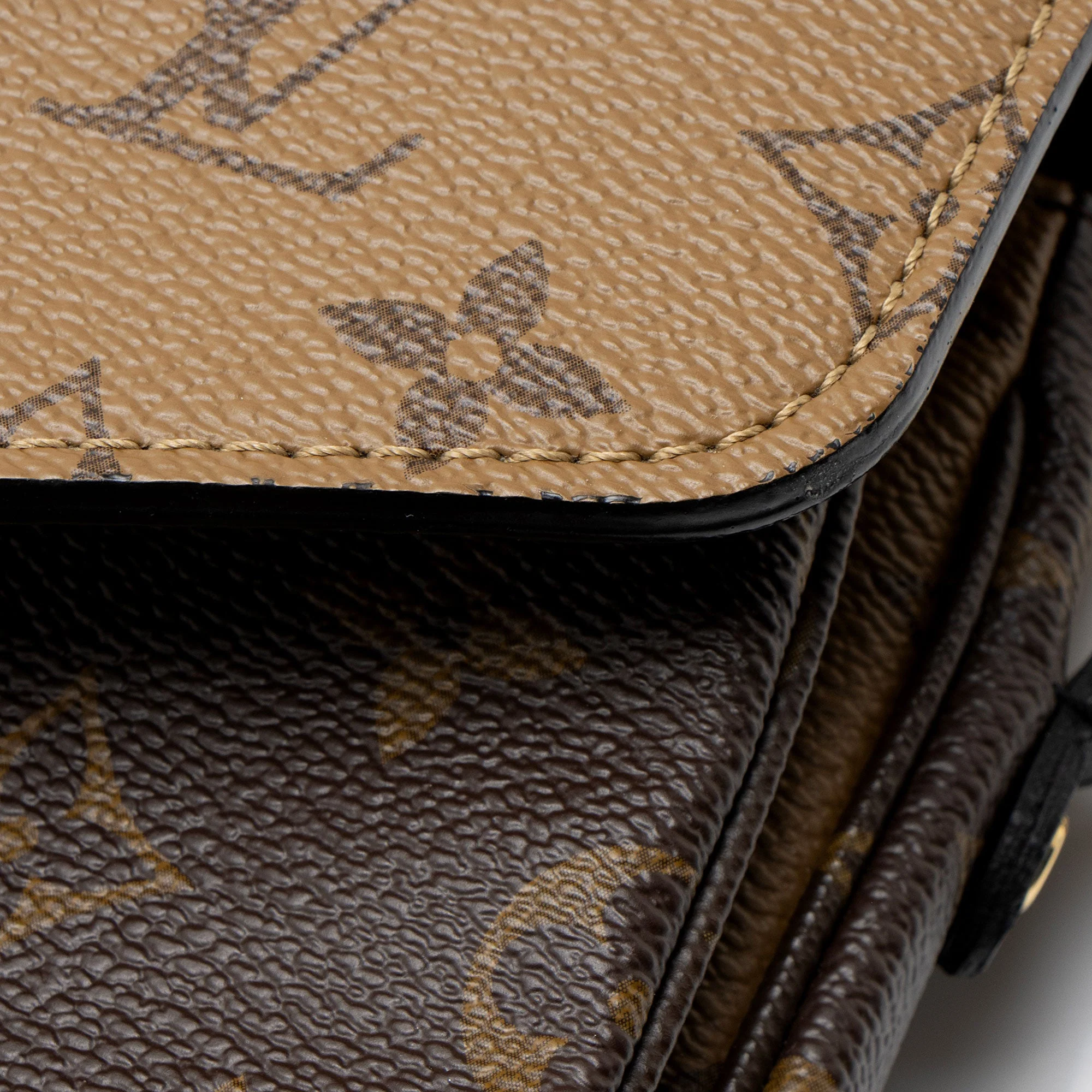 Pochette Metis Reverse Monogram Canvas - Image 10