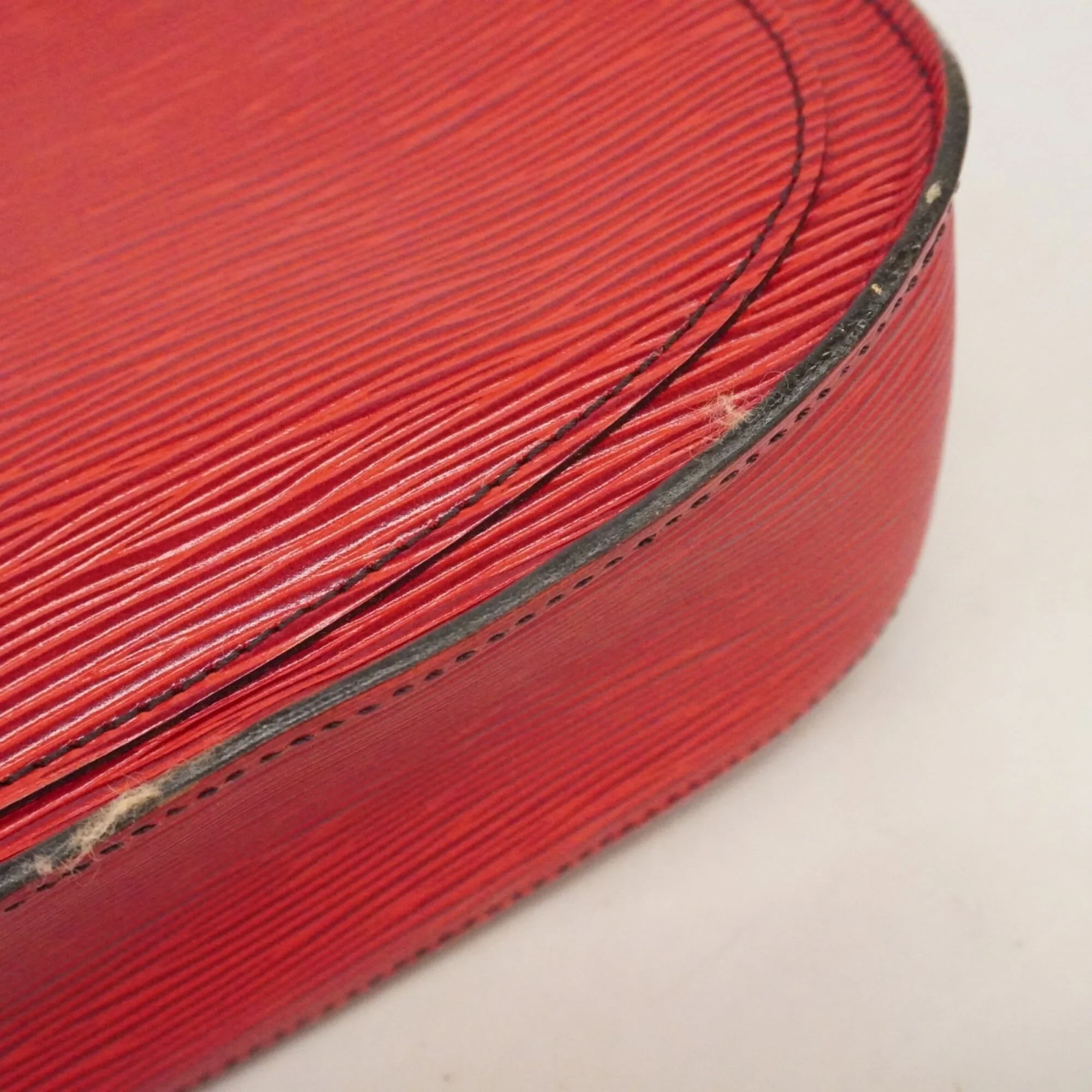 Saint Cloud Handbag Epi Leather GM - Image 6
