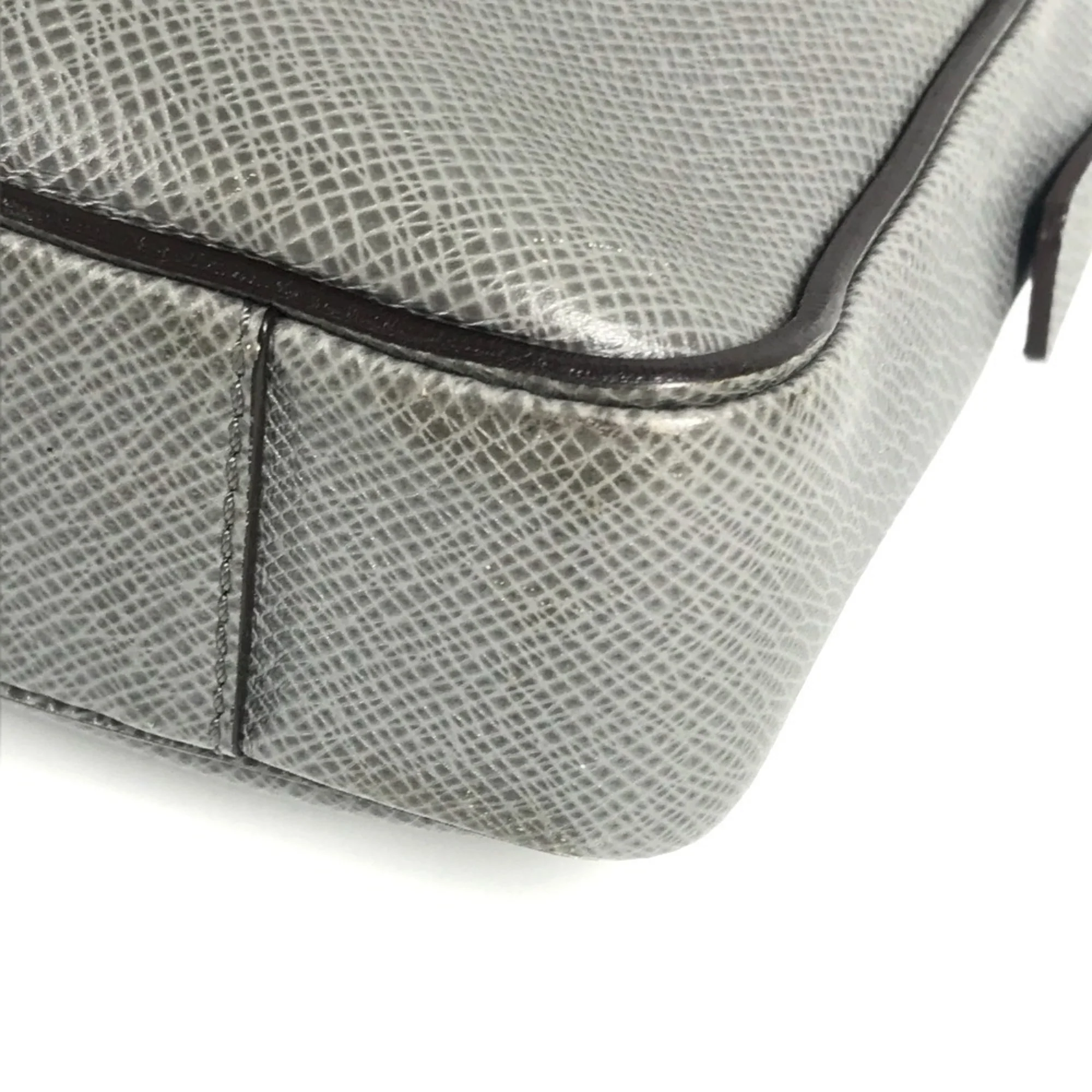 Vassili Handbag Taiga Leather PM - Image 6