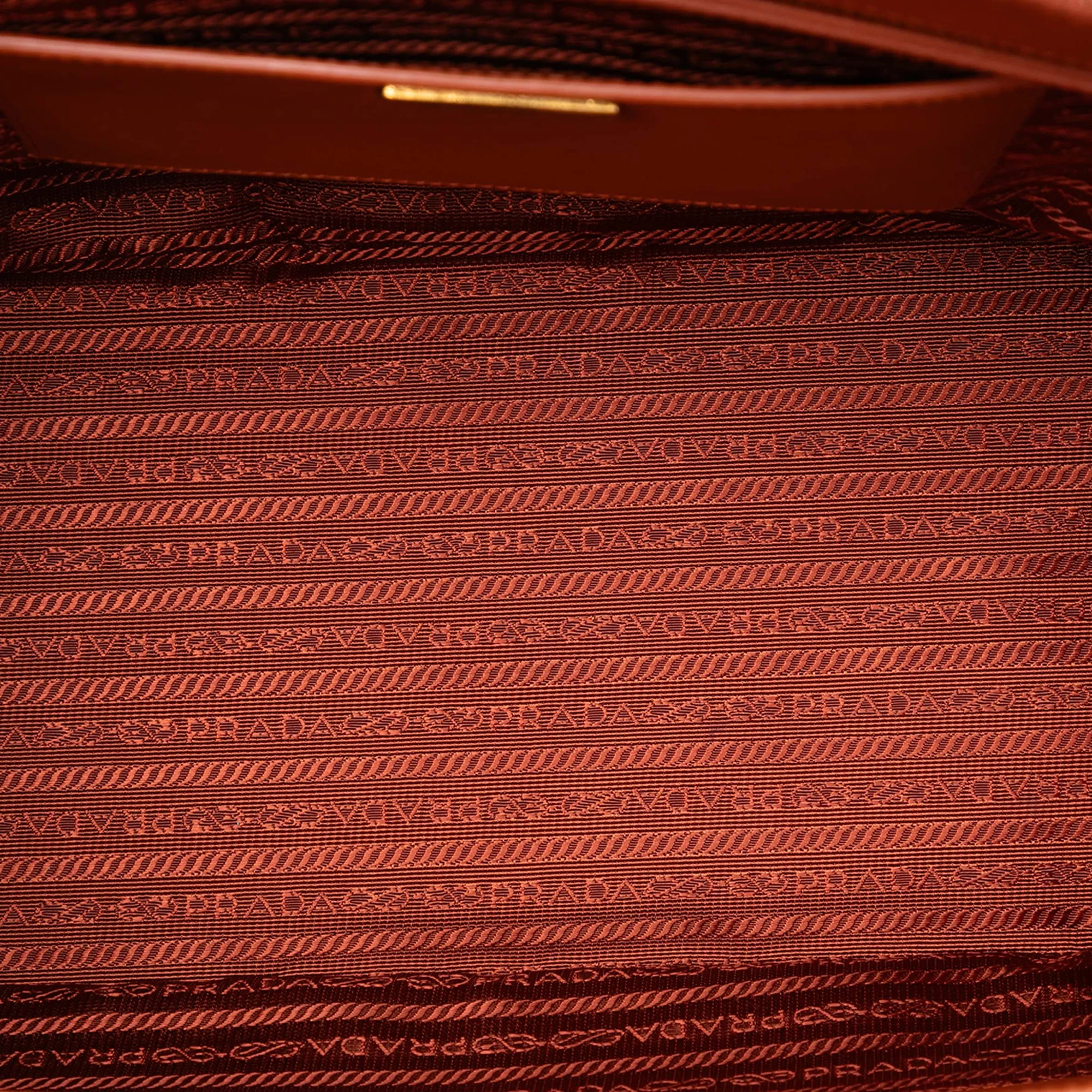Double Zip Lux Tote Saffiano Leather Large - Image 4