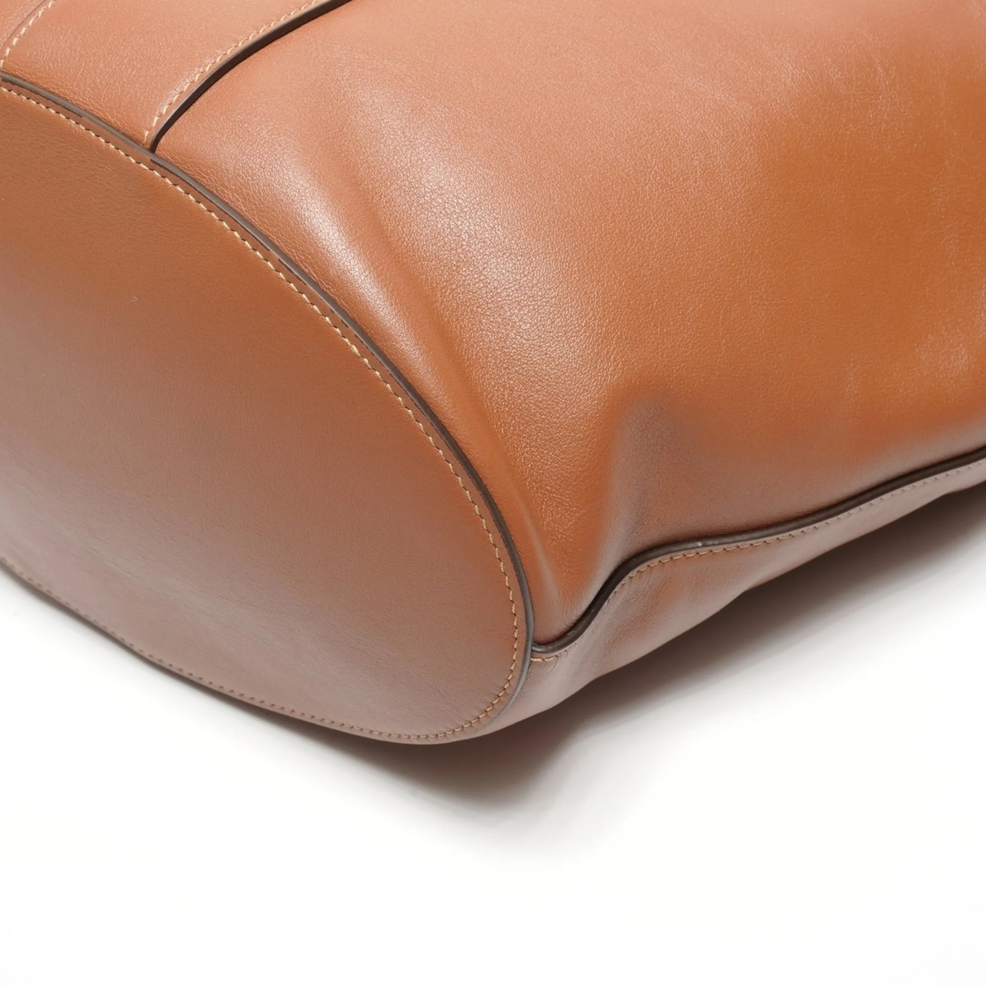 Y Tote Leather Medium - Image 6