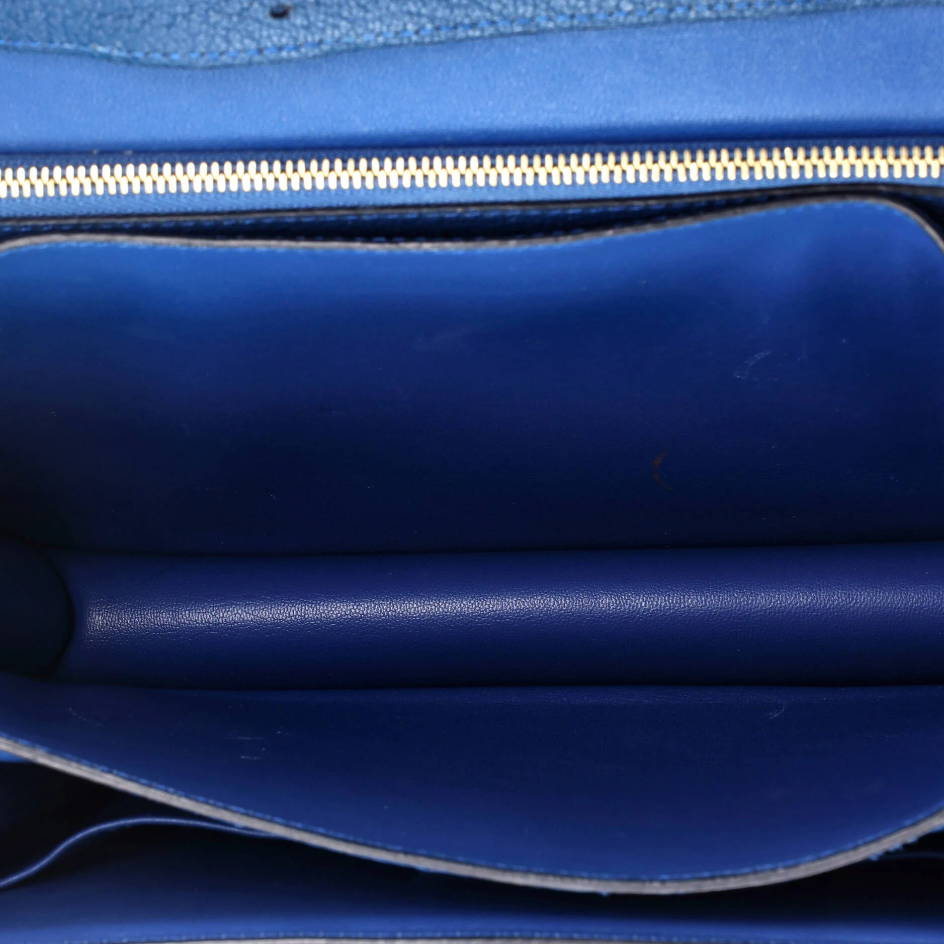 Classic Box Bag Grainy Leather Medium - Image 5