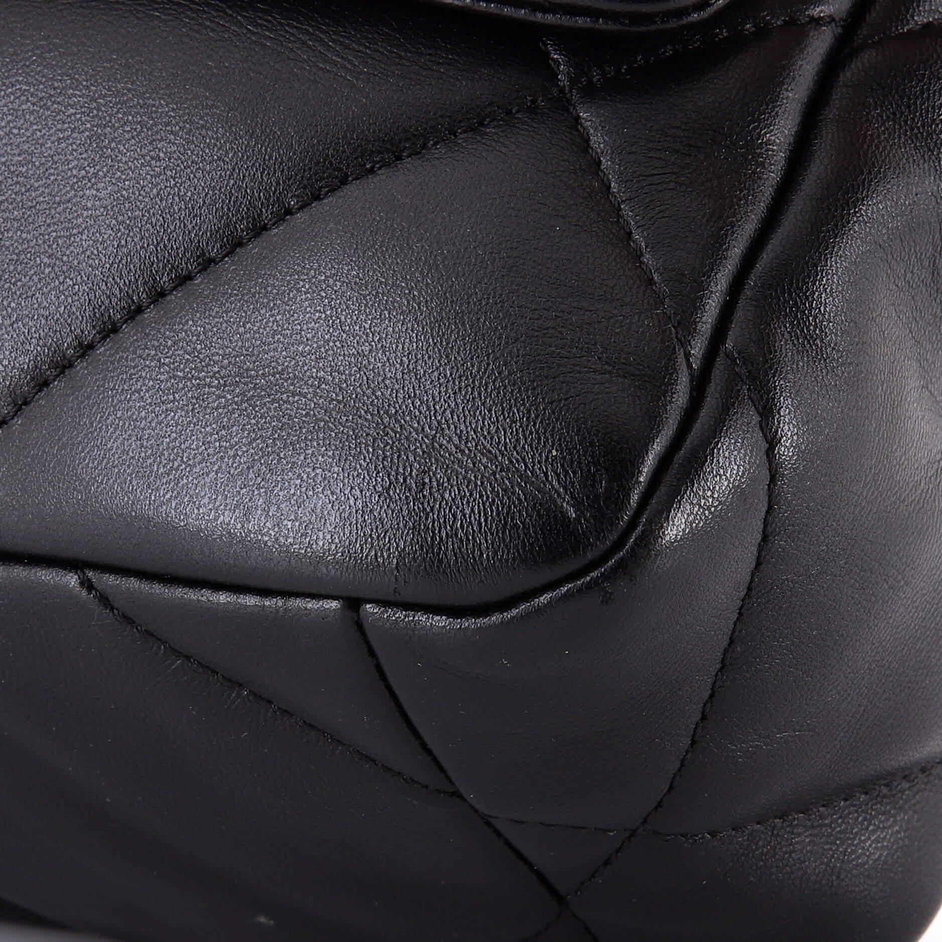 19 Flap Bag Quilted Leather Medium - Image 6
