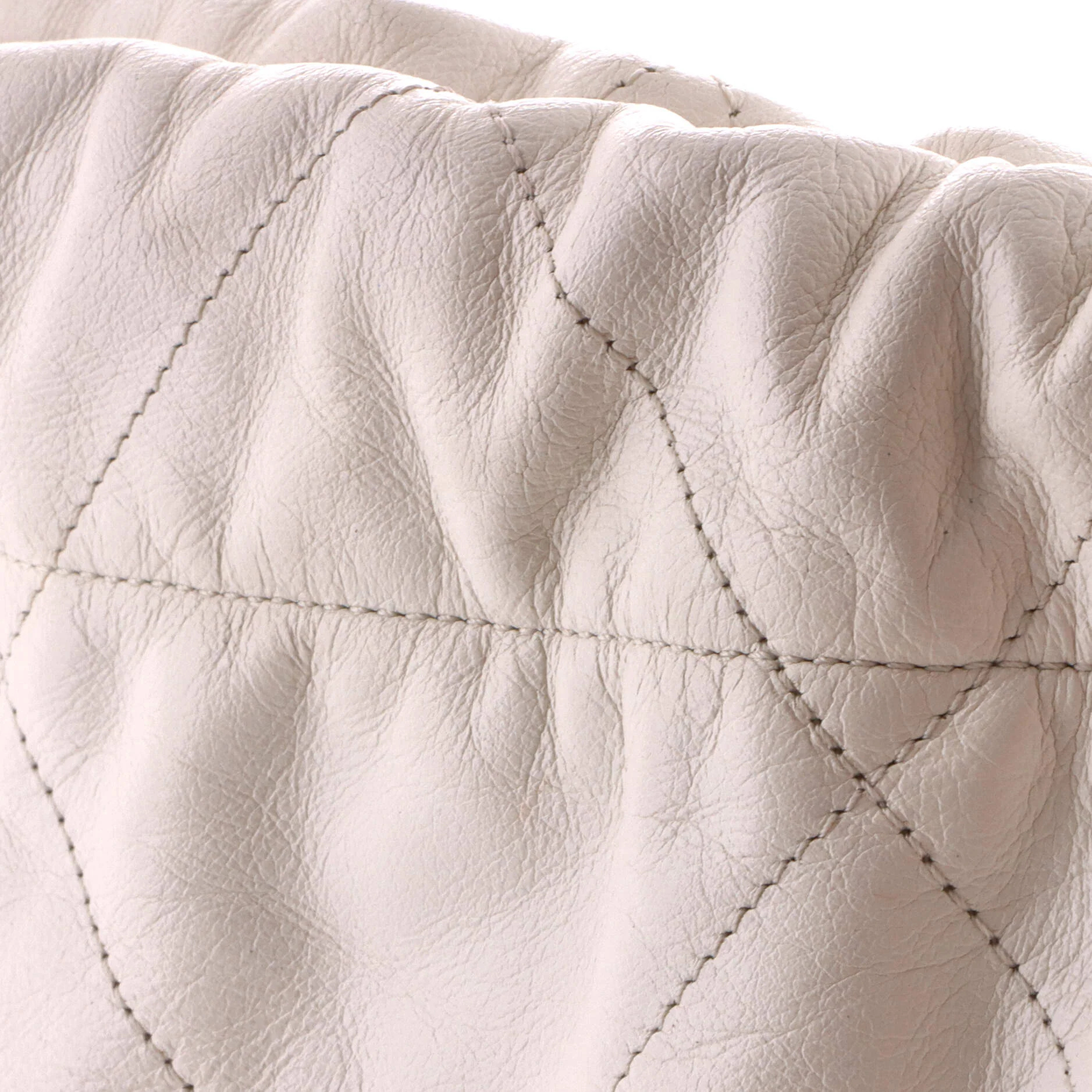 22 Chain Hobo Quilted Calfskin Medium - Image 8