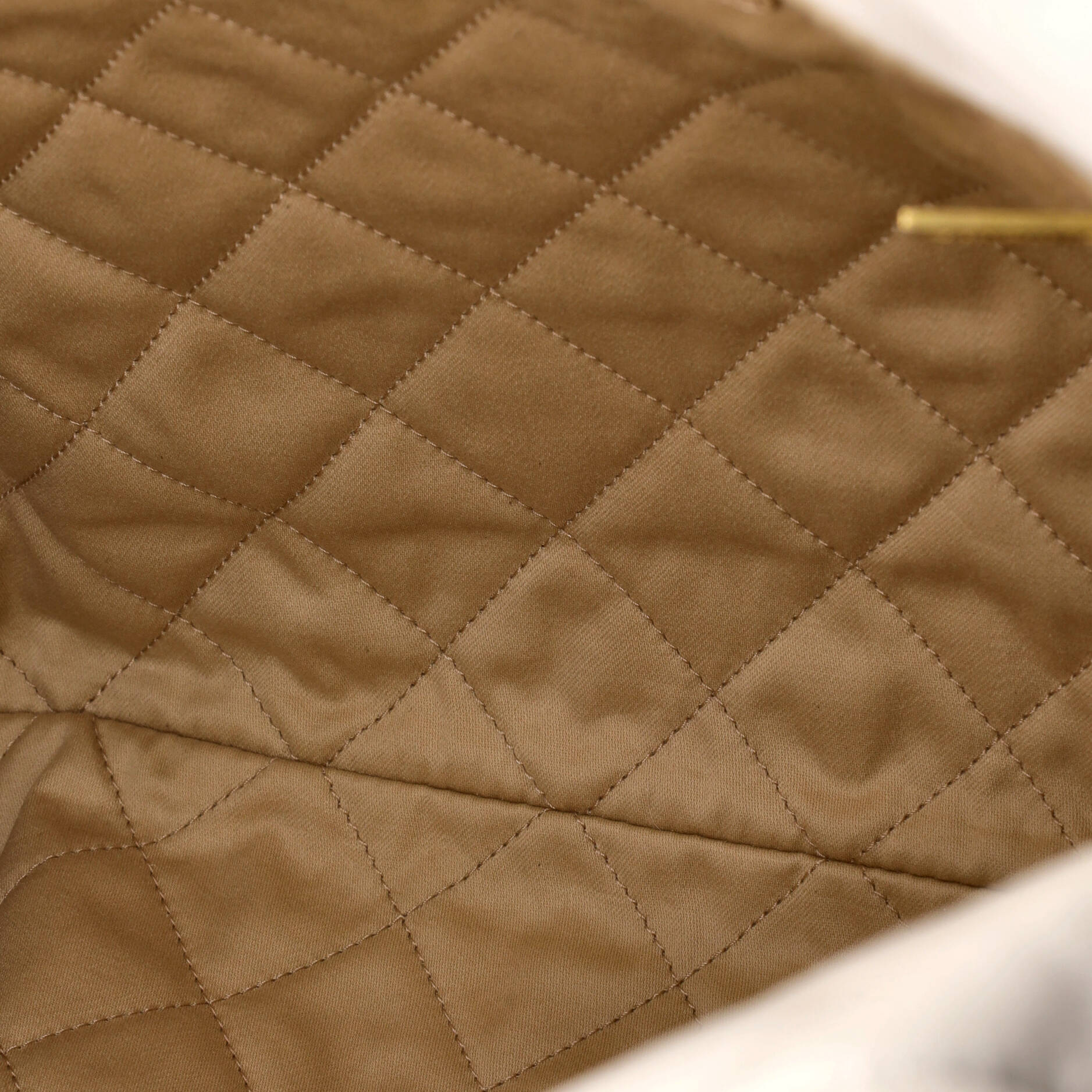 22 Chain Hobo Quilted Calfskin Medium - Image 6