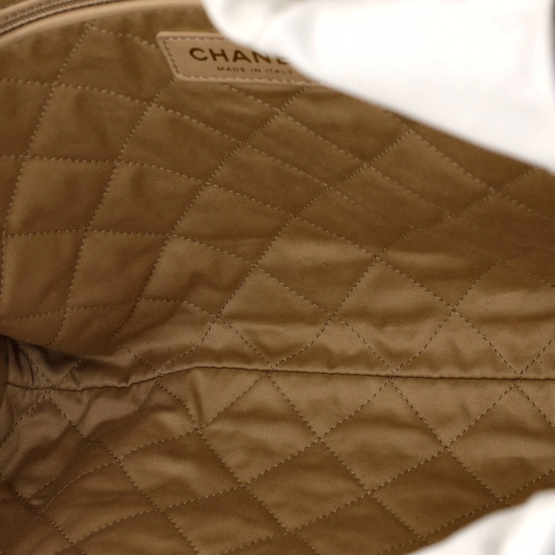 22 Chain Hobo Quilted Calfskin Small - Image 6