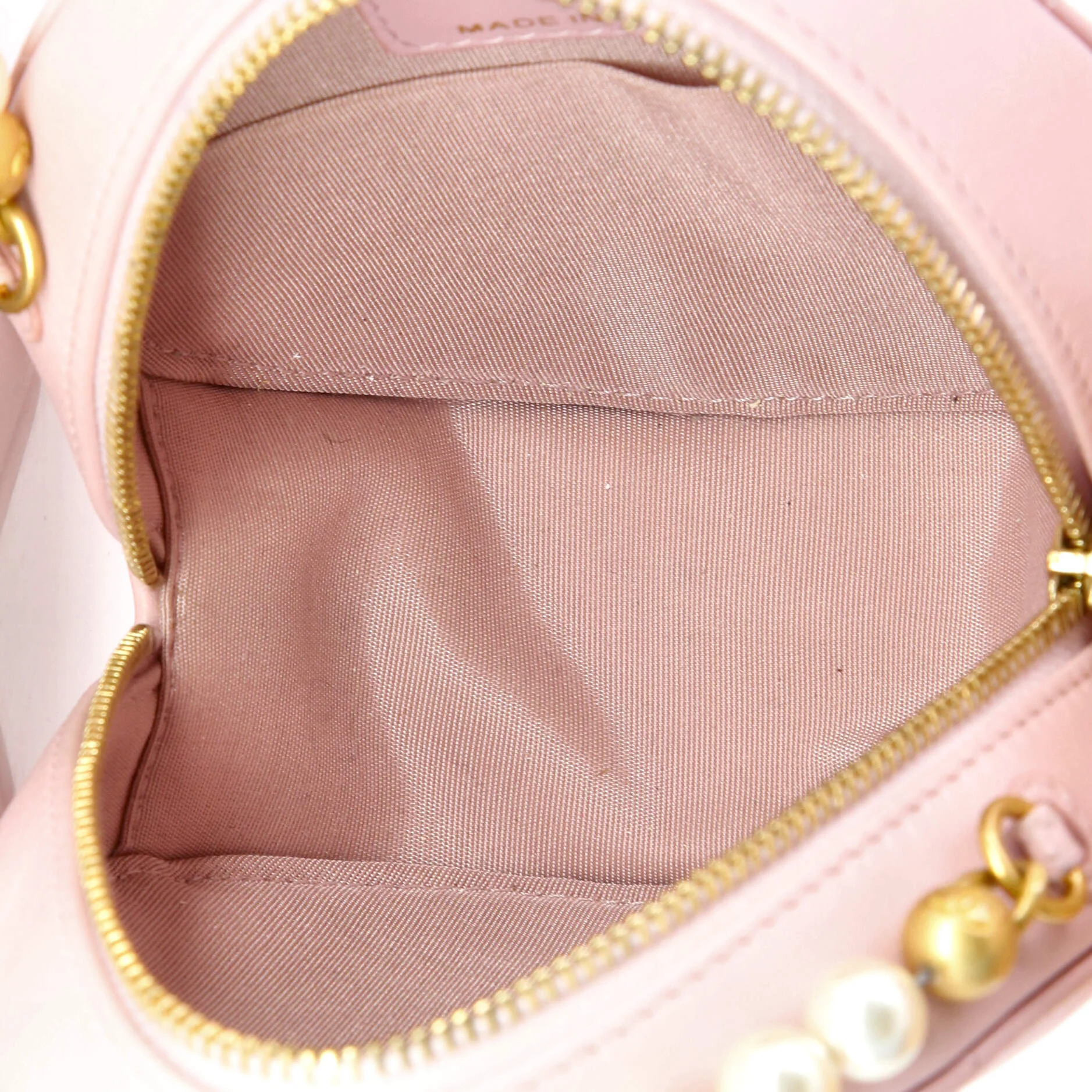 About Pearls Round Clutch with Chain Quilted Lambskin Mini - Image 5