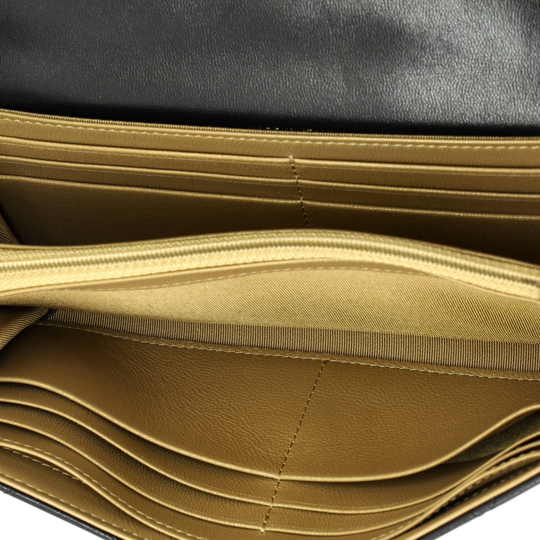 Chic Pearls Clutch with Chain Quilted Goatskin - Image 6