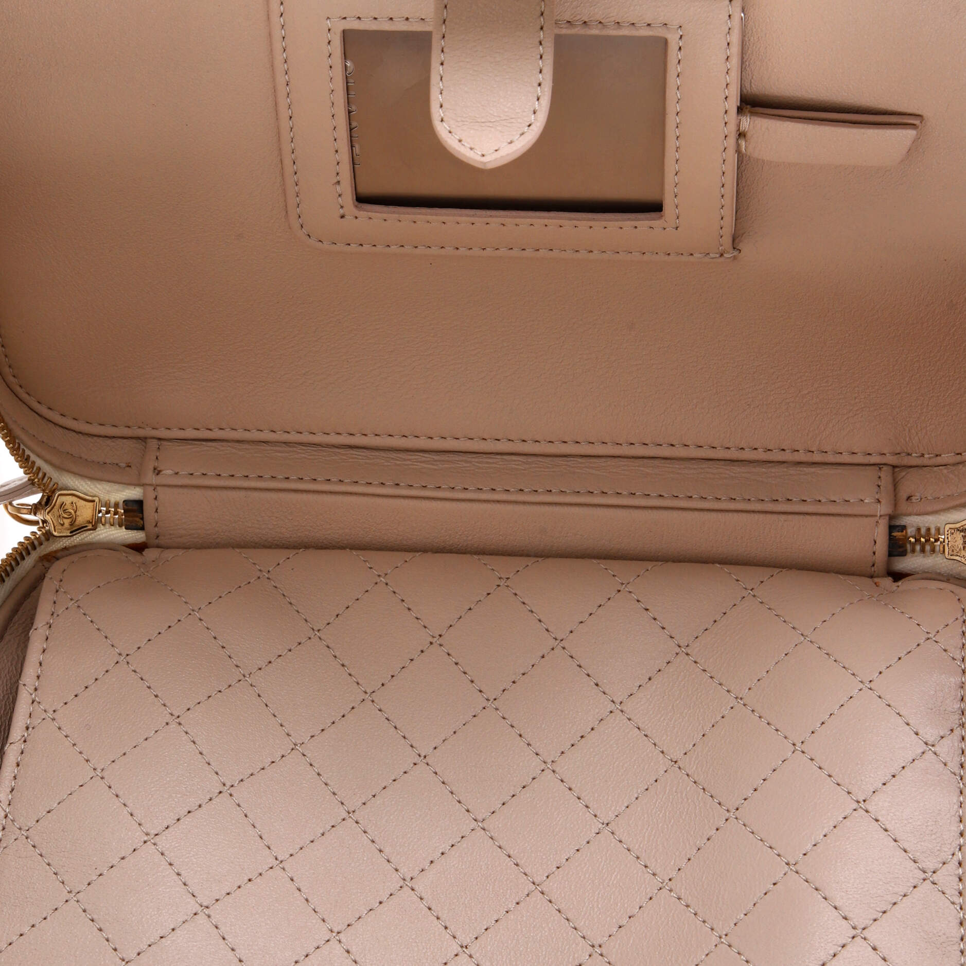 Filigree Vanity Case Quilted Caviar Large - Image 5