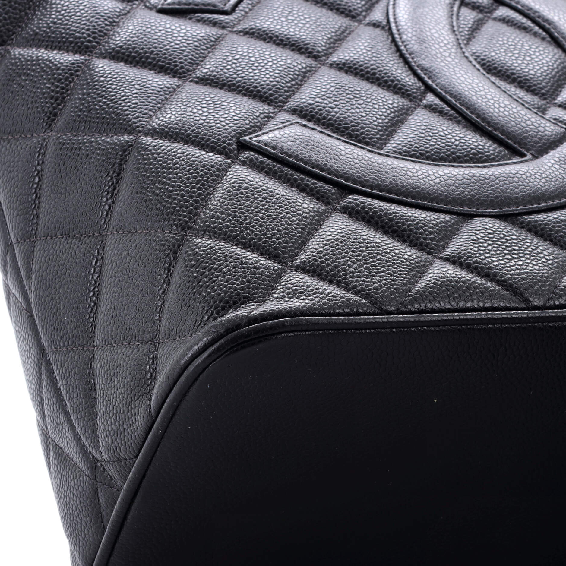 Medallion Tote Quilted Caviar - Image 6