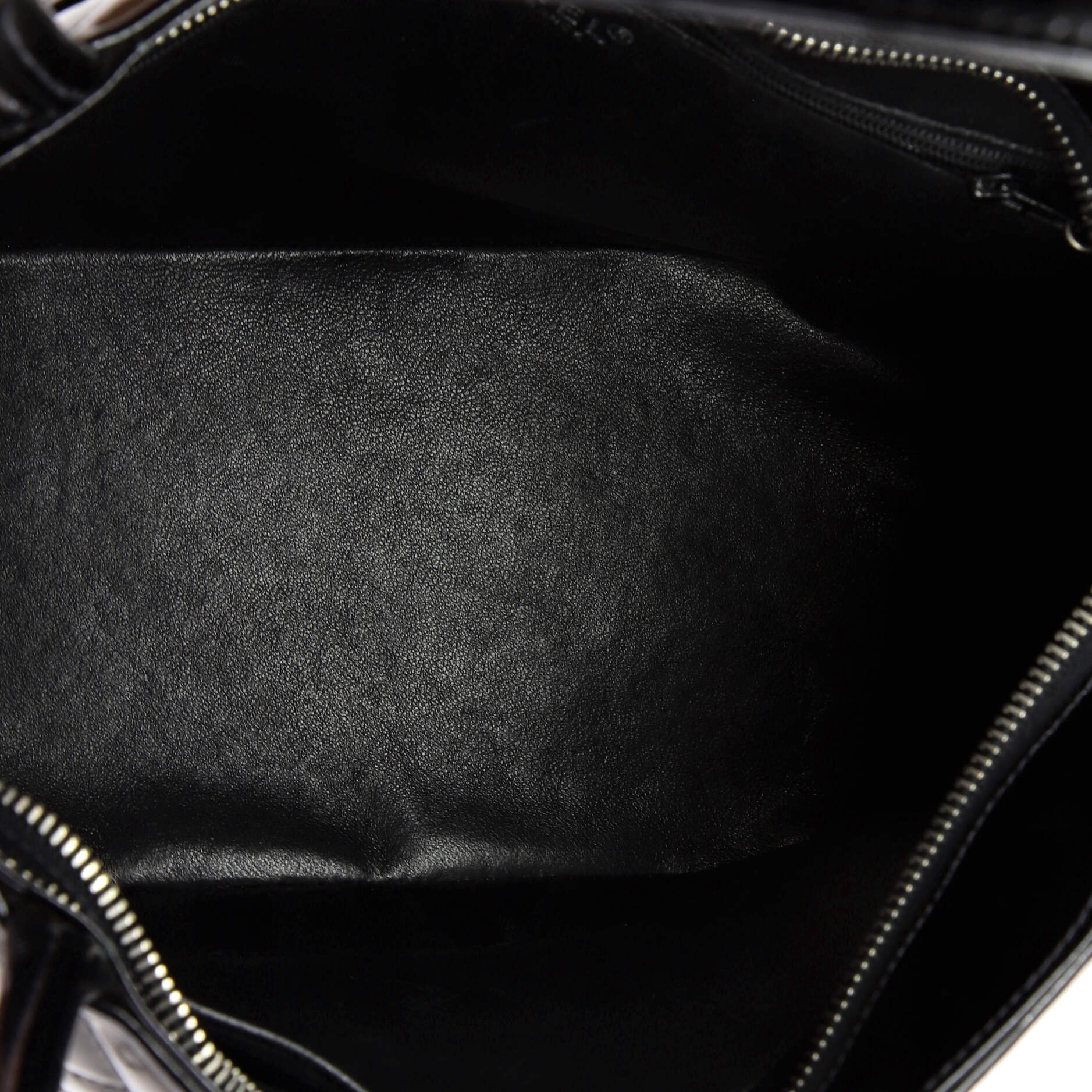 Medallion Tote Quilted Patent - Image 5