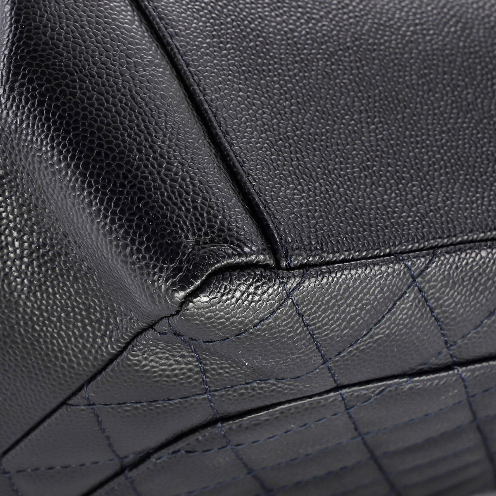 Vintage Grand Shopping Tote Quilted Caviar - Image 7