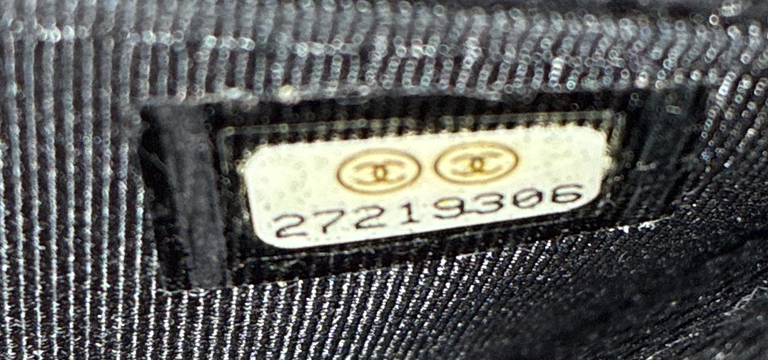 Wallet on Chain Quilted Caviar - Image 8