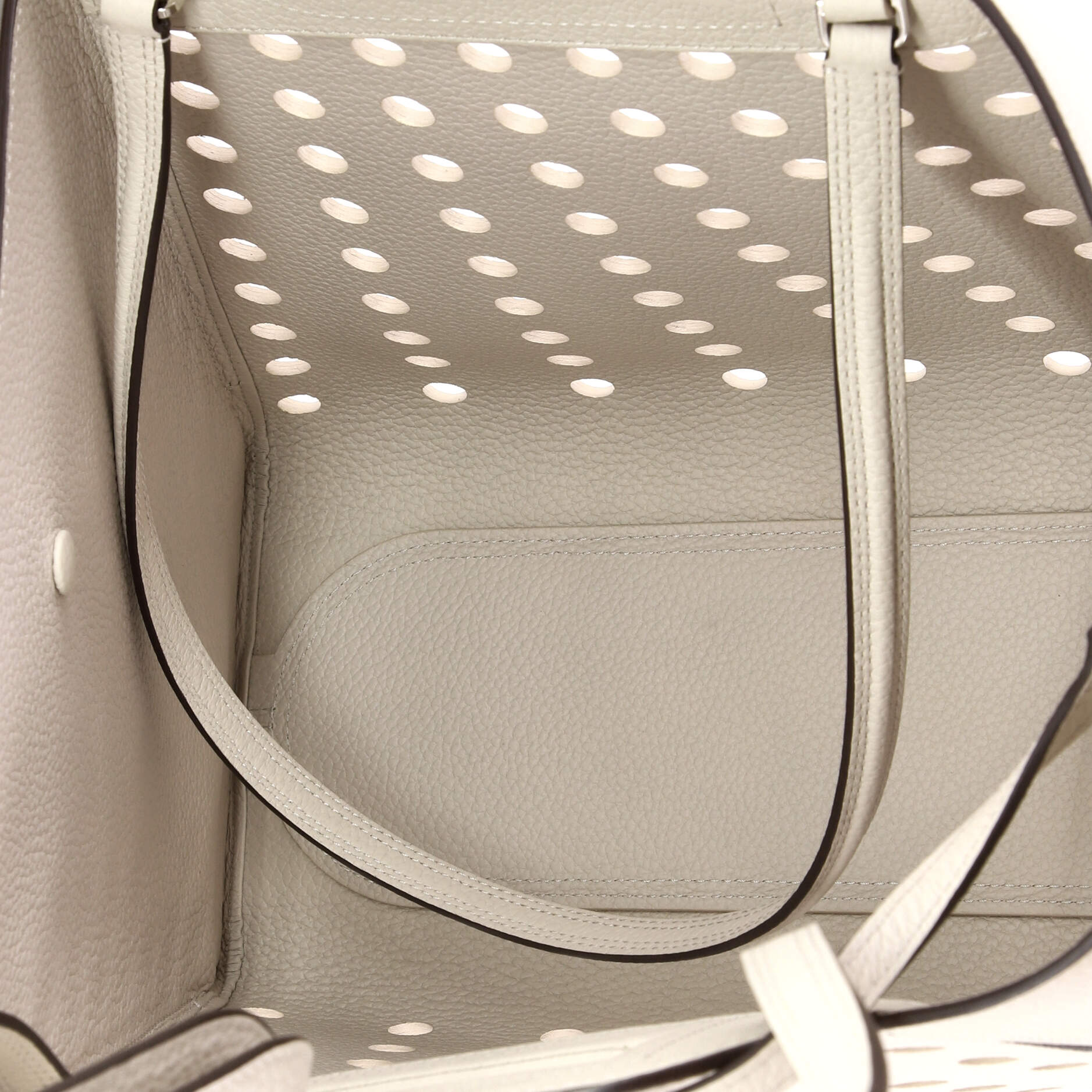 L'Airess Tote Perforated Leather MM - Image 6