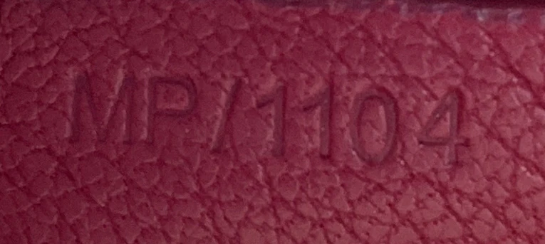 Antigona Bag Glazed Leather Medium - Image 8