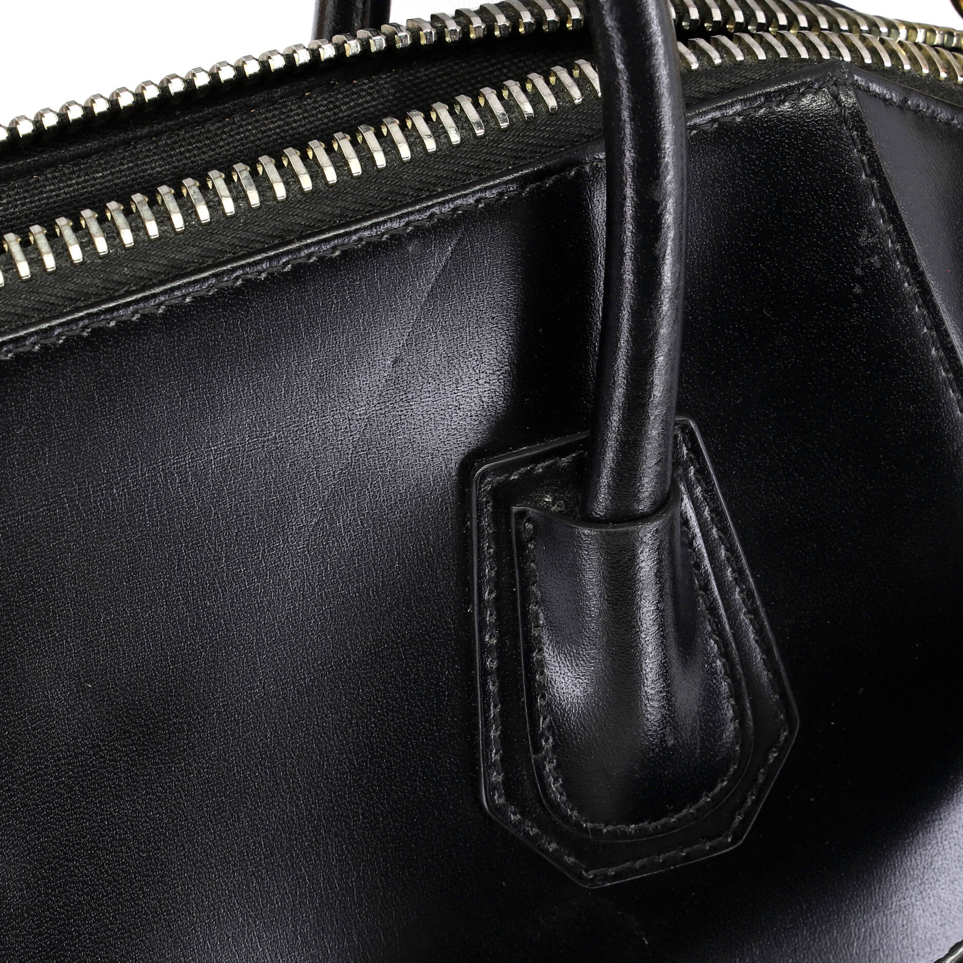 Antigona Bag Glazed Leather Small - Image 7