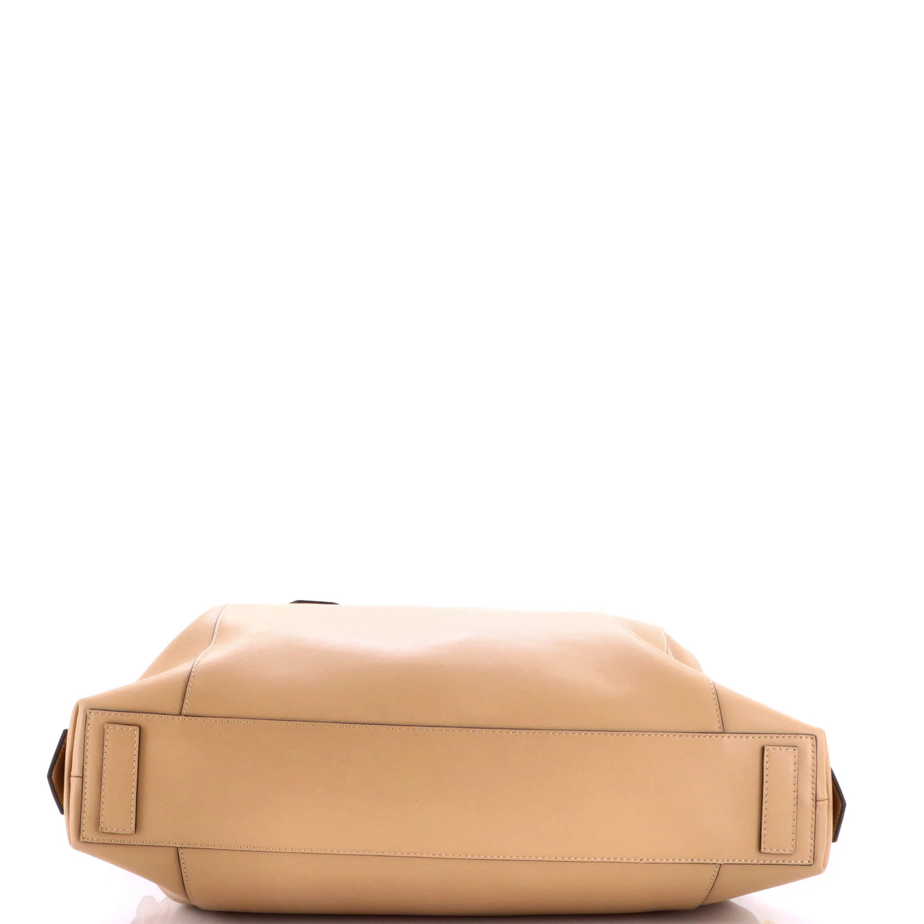 Antigona Soft Bag Leather Medium - Image 4