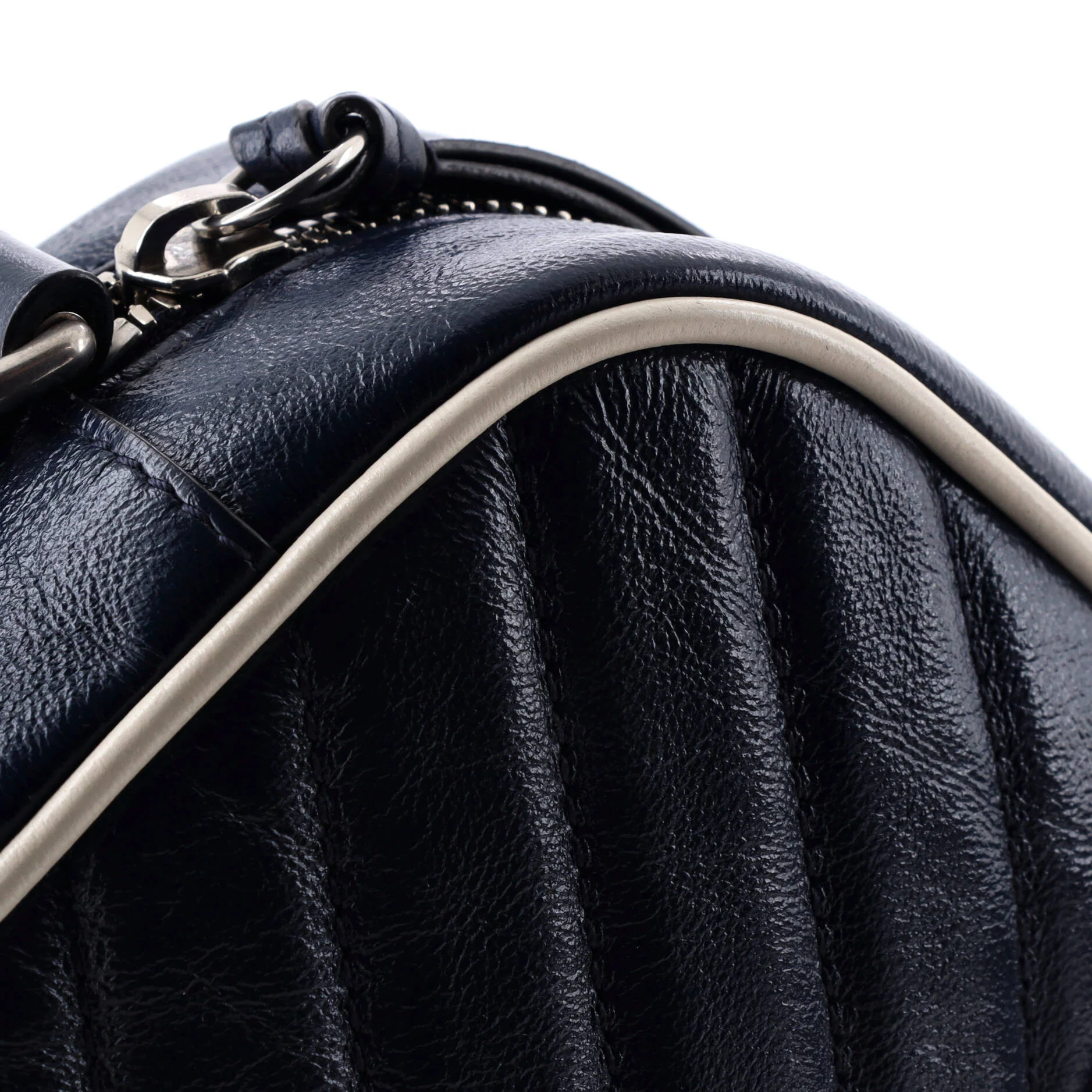 GG Marmont Shoulder Bag Diagonal Quilted Leather Small - Image 6