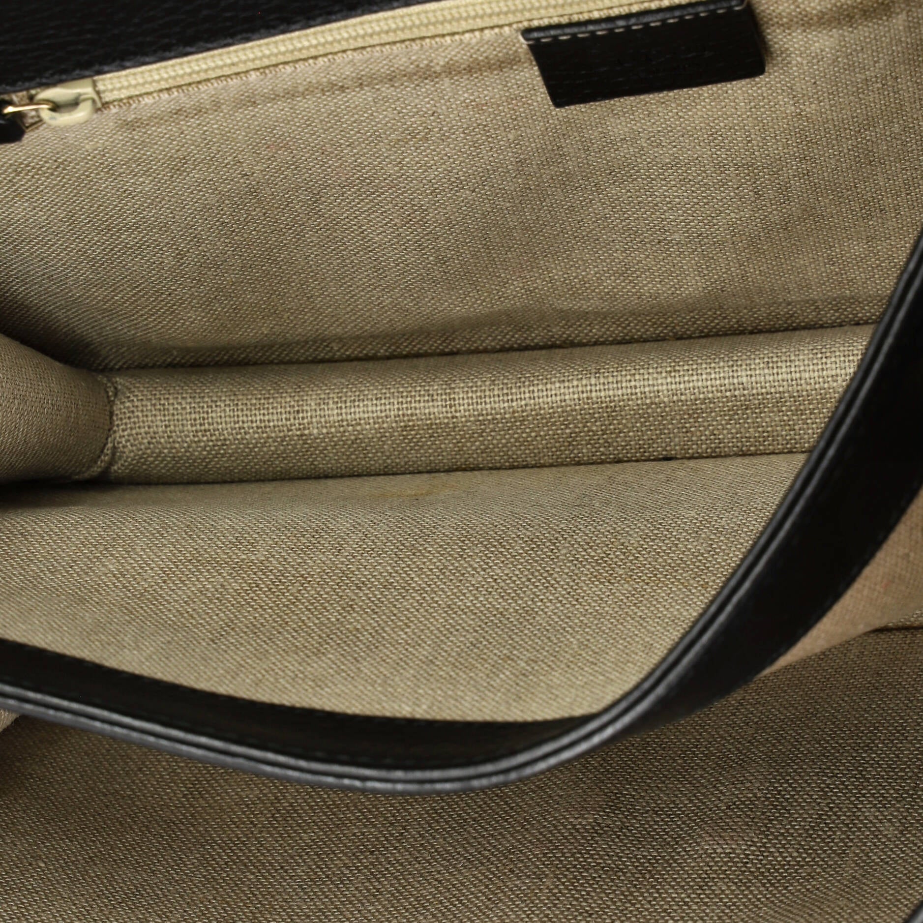 Interlocking Shoulder Bag Leather Medium - Image 5