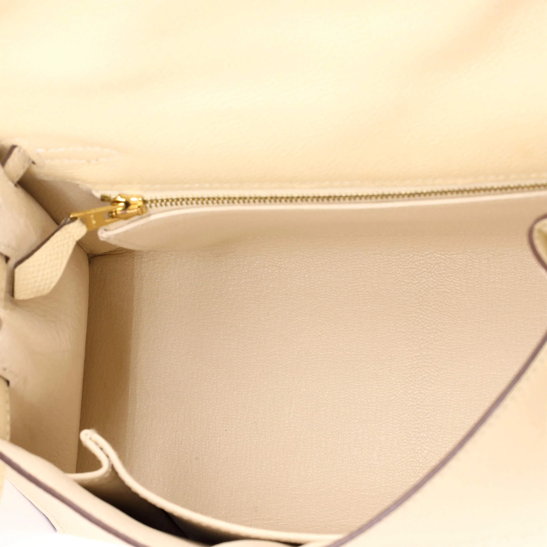 Kelly Handbag Light Epsom with Gold Hardware 25 - Image 6
