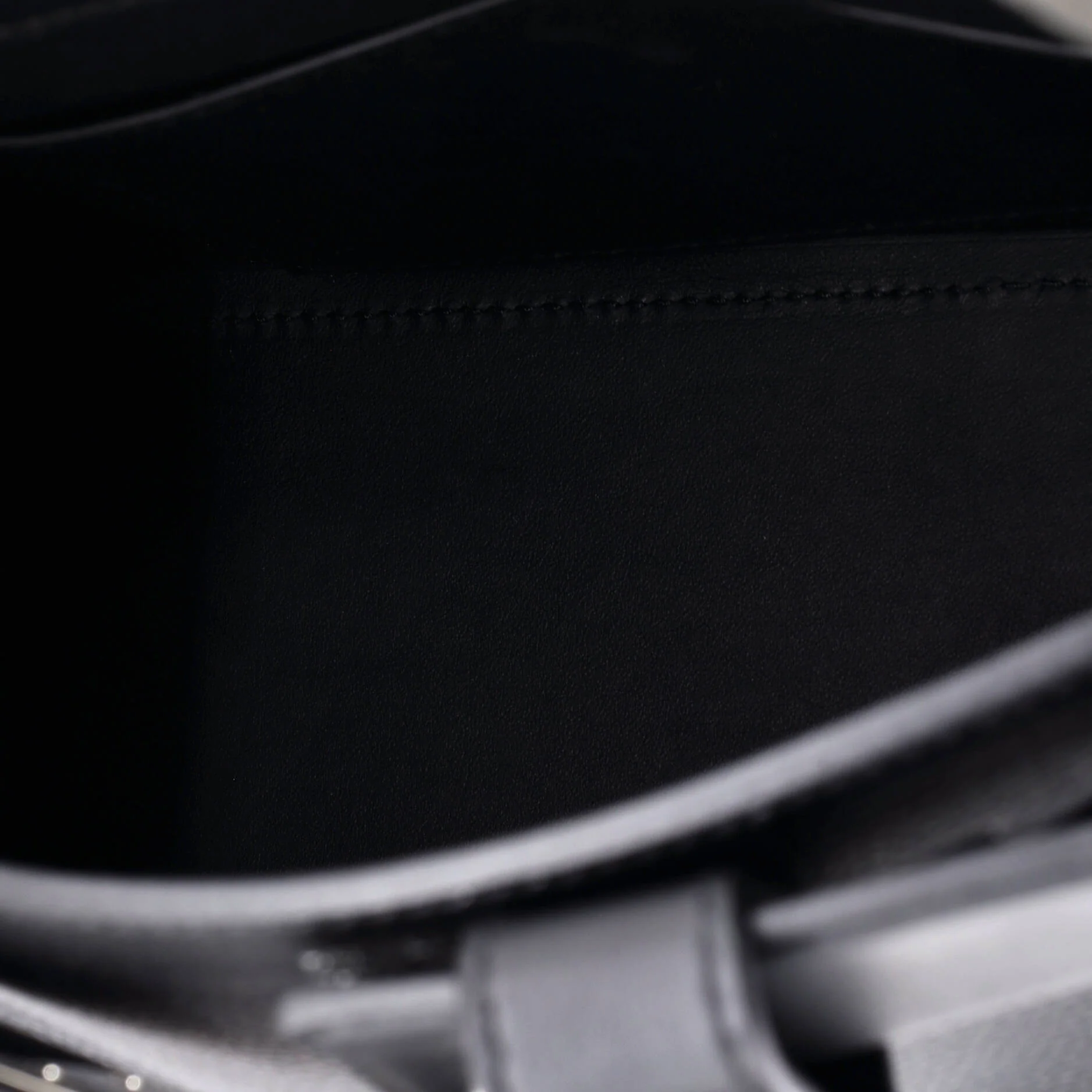 Medor Handbag Togo - Image 5