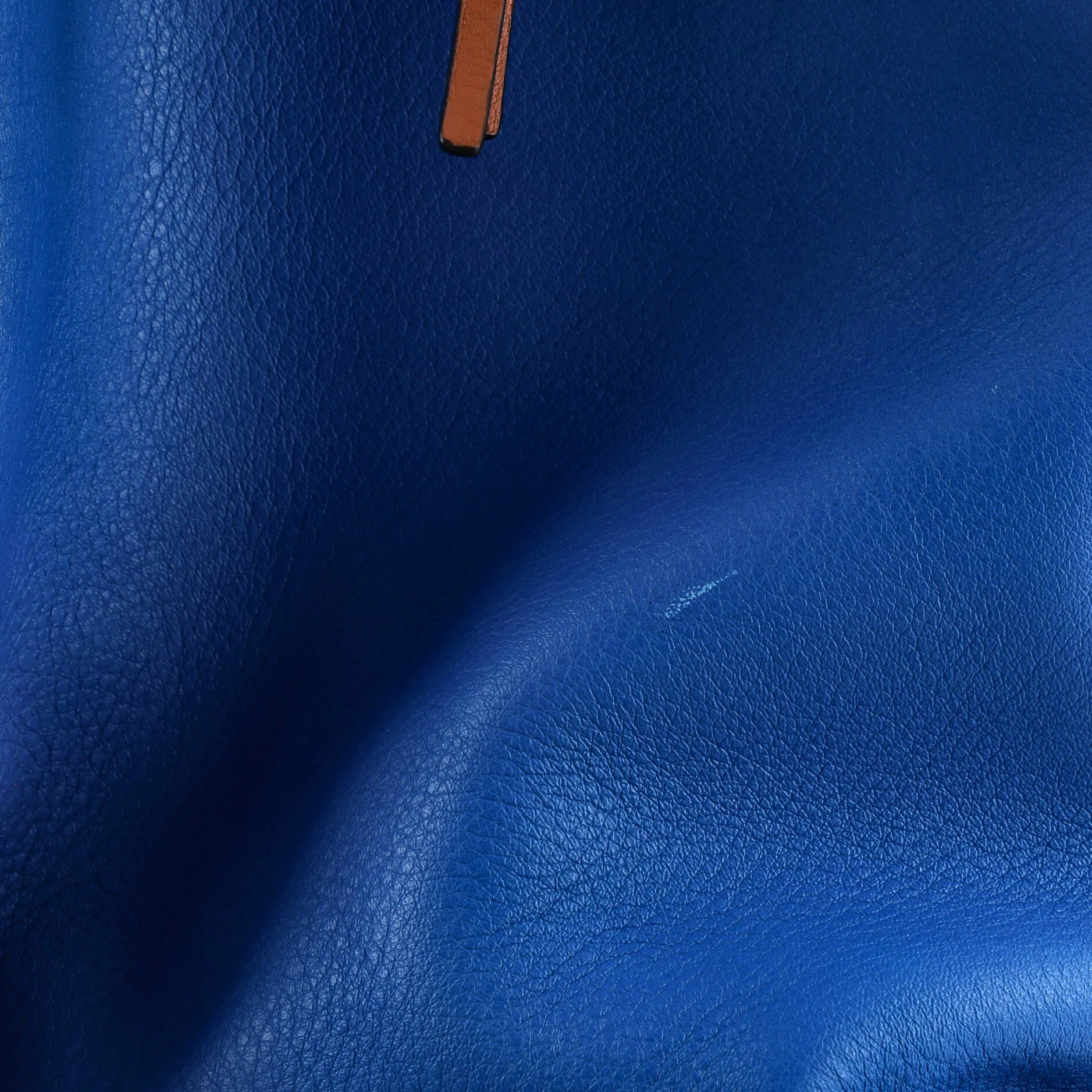 Anton Sling Bag Leather Medium - Image 7