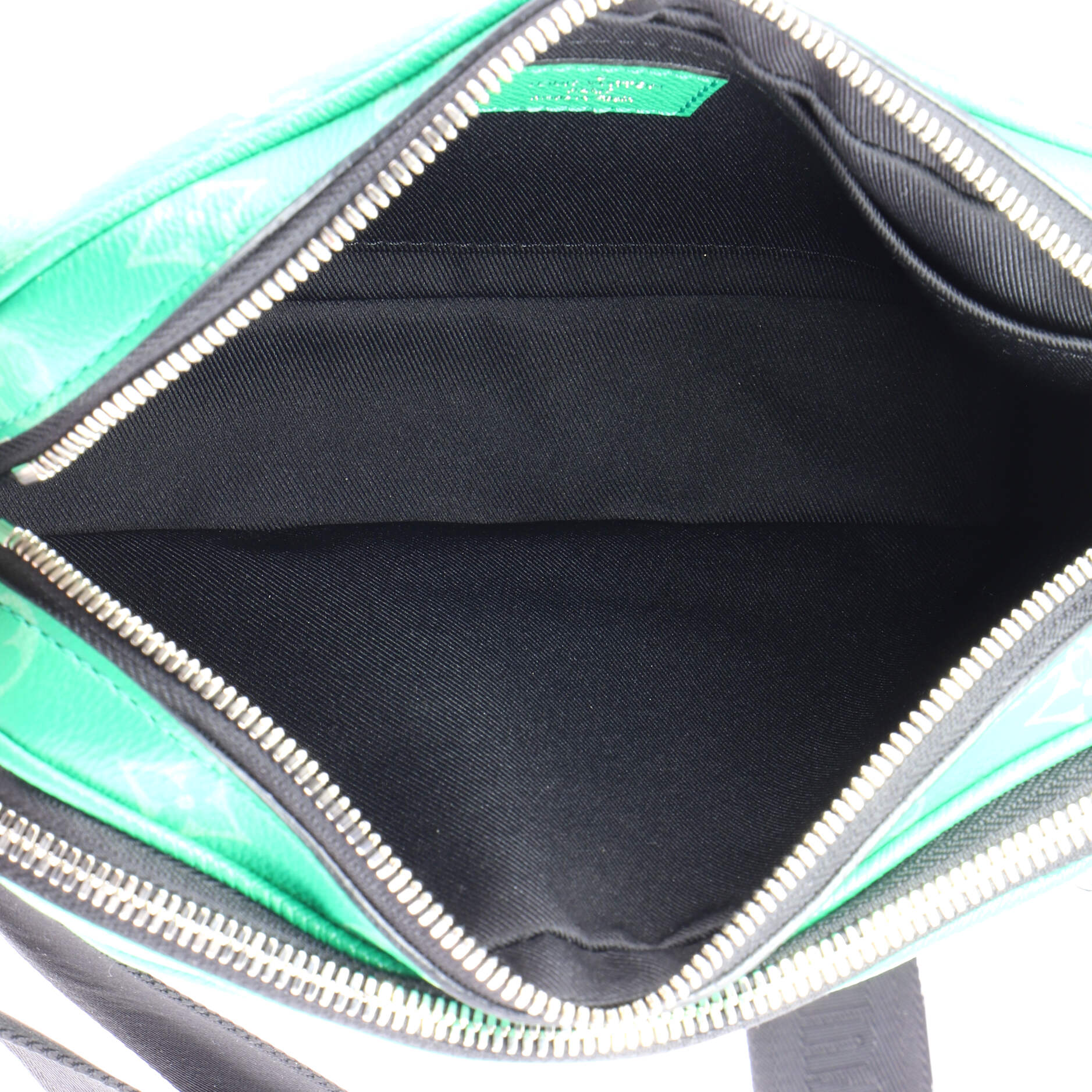Alpha Messenger Bag Monogram Taigarama - Image 5