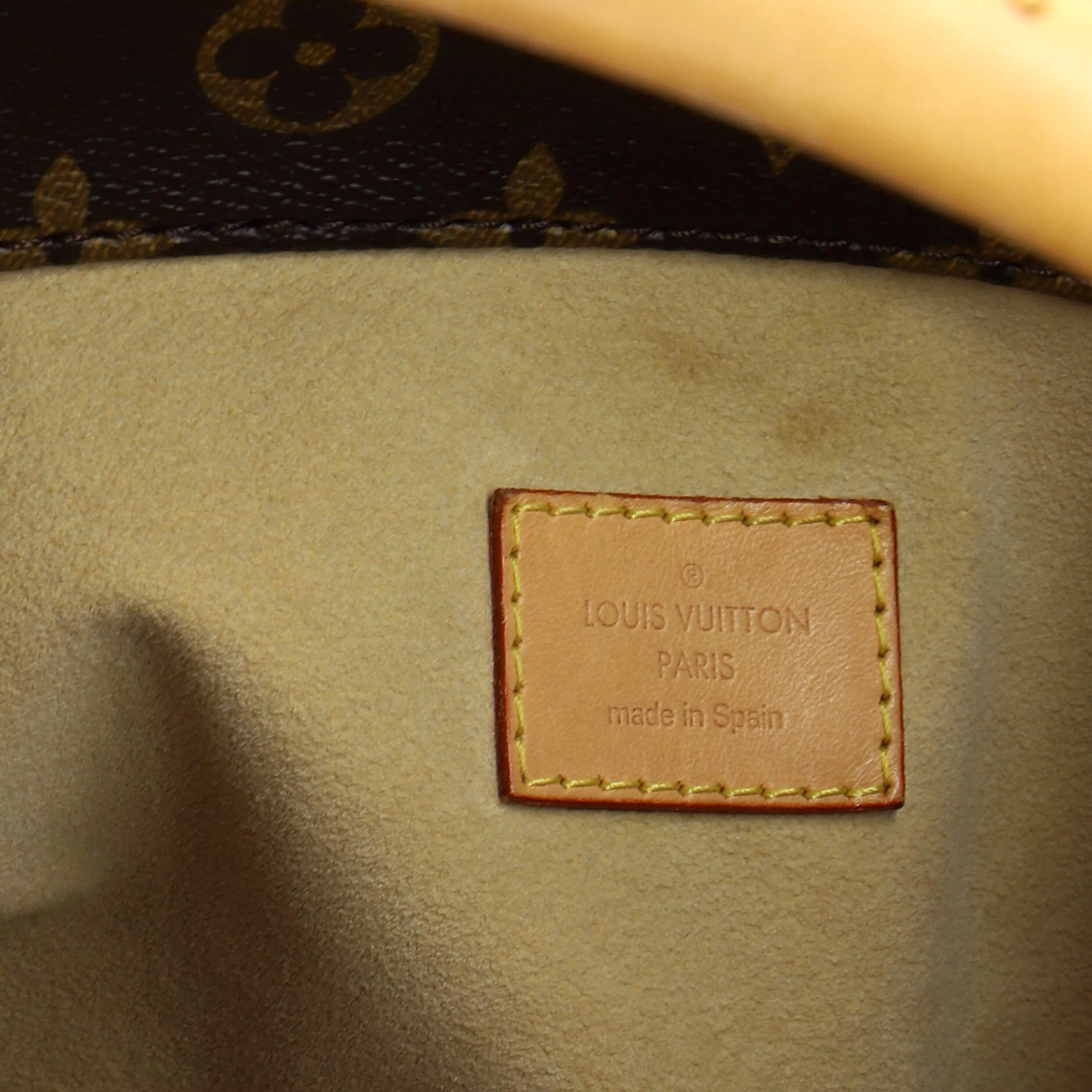 Artsy Handbag Monogram Canvas GM - Image 6