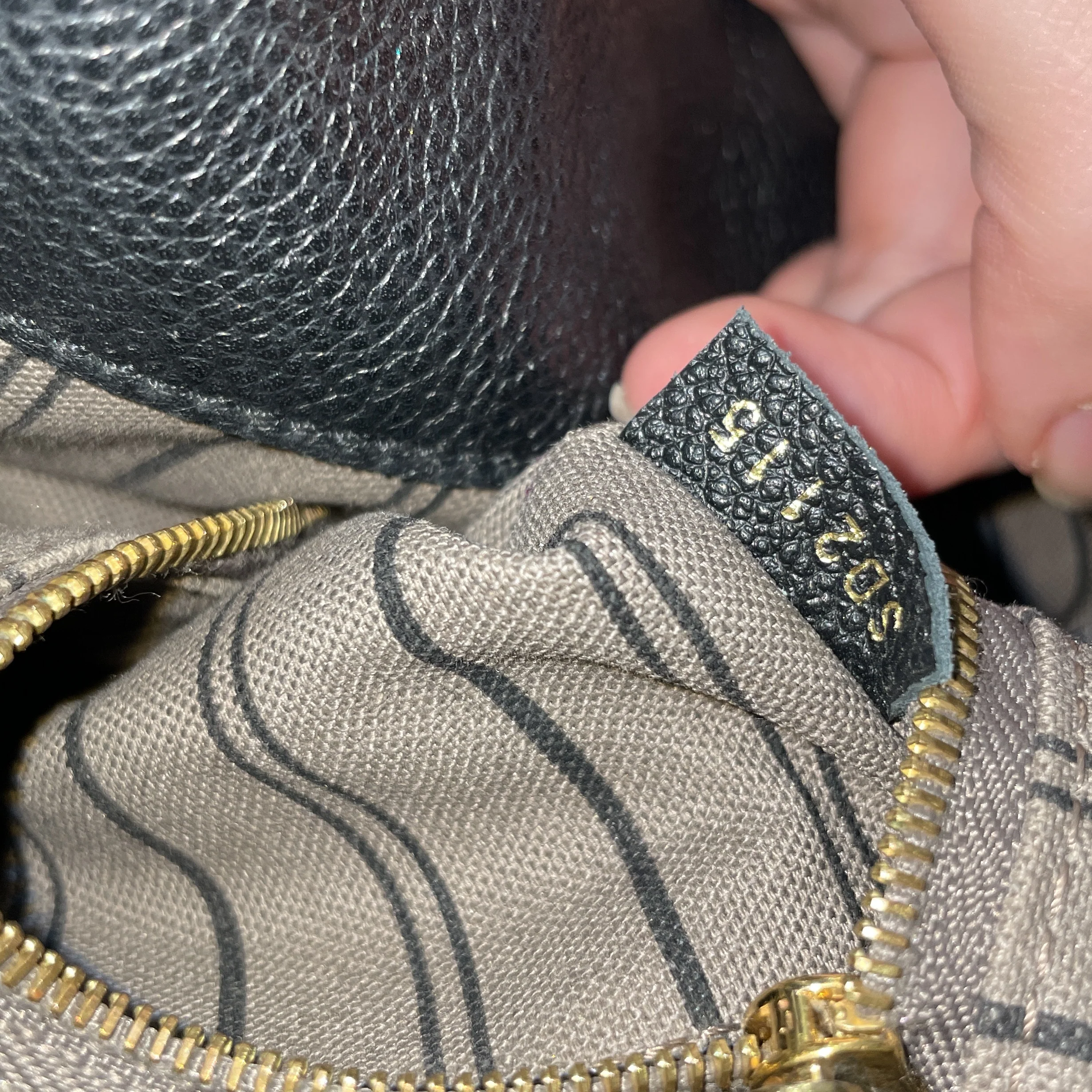Bagatelle Hobo Monogram Empreinte Leather - Image 9