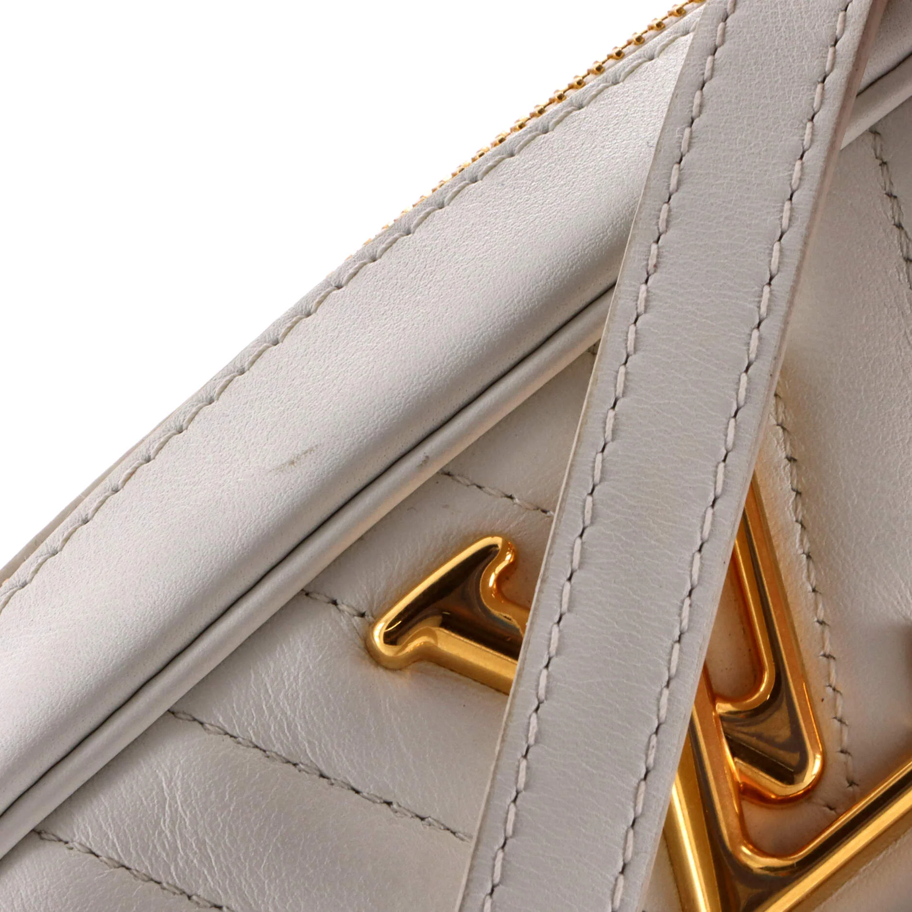 New Wave Camera Bag Quilted Leather - Image 7