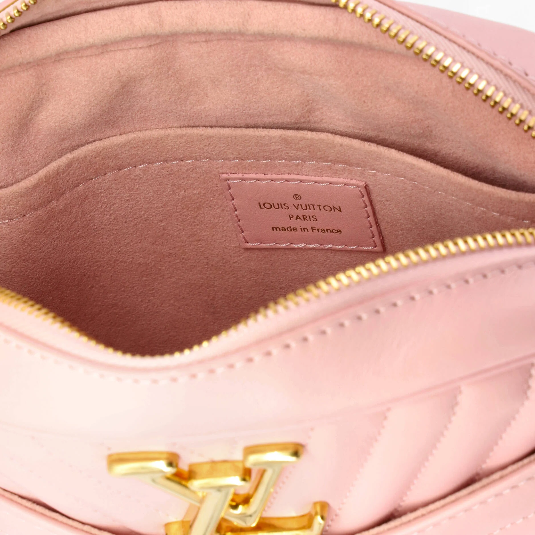 New Wave Camera Bag Quilted Leather - Image 6