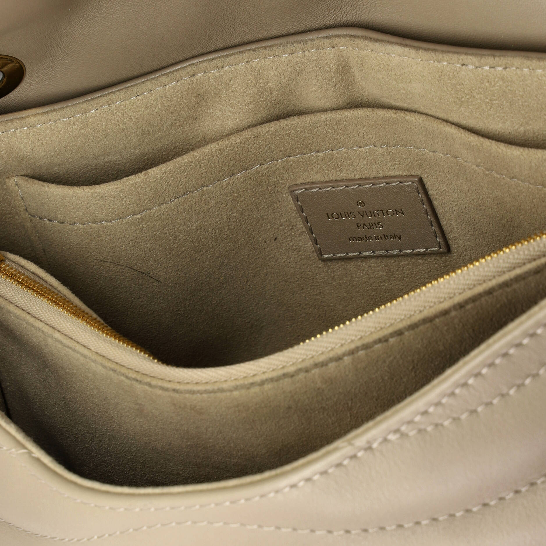 New Wave Chain Bag NM Quilted Leather MM - Image 6