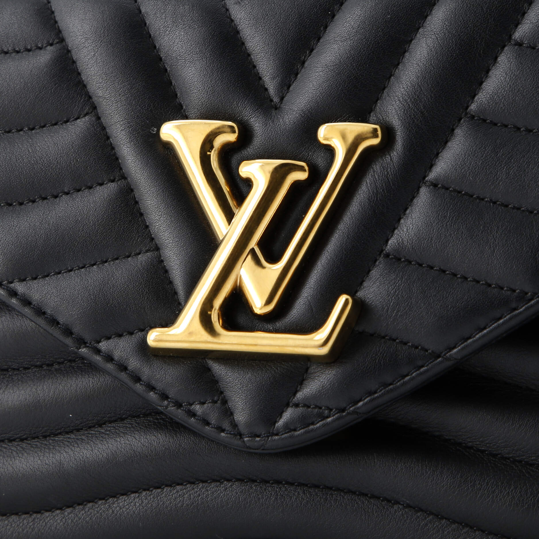New Wave Chain Bag Quilted Leather MM - Image 6