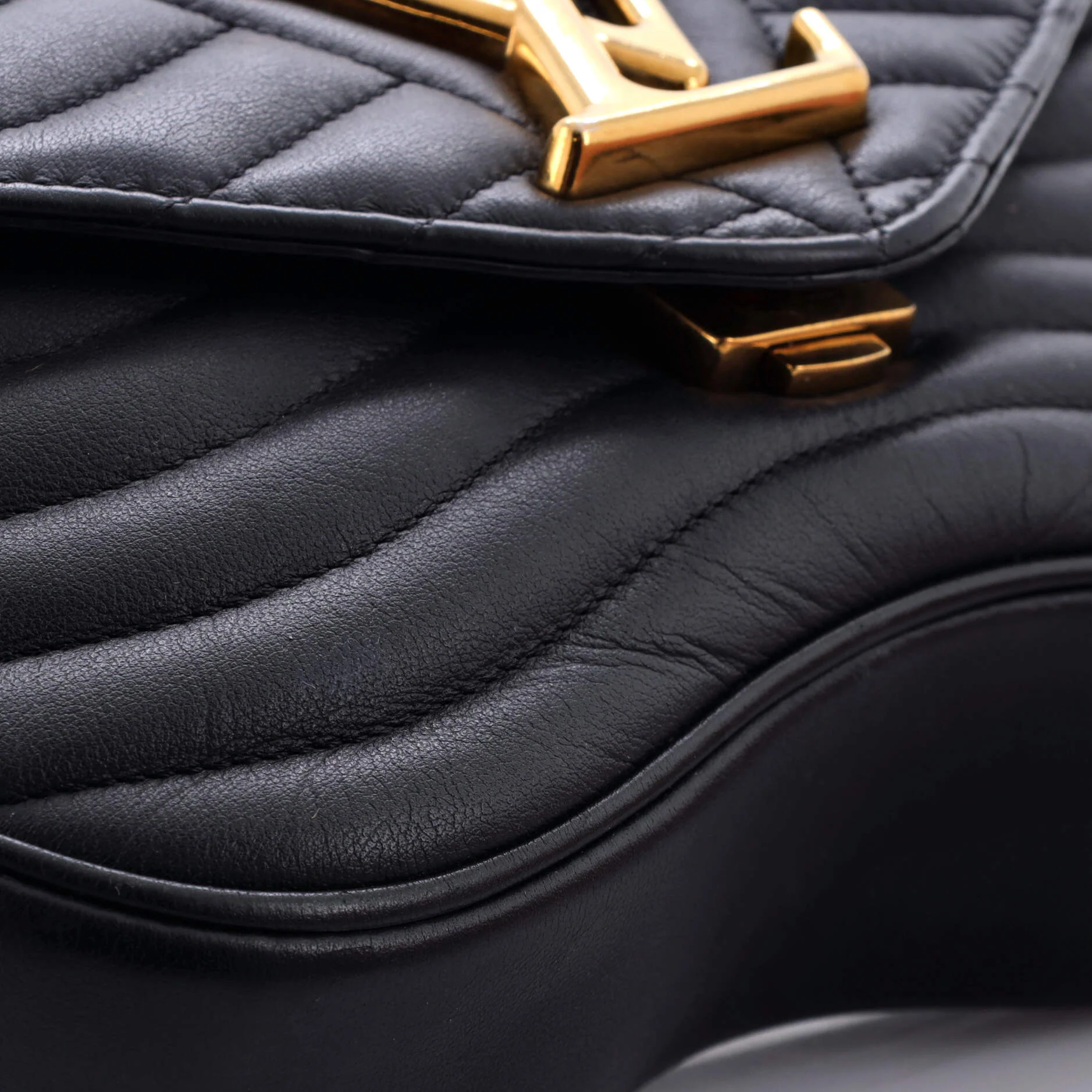 New Wave Chain Bag Quilted Leather MM - Image 7