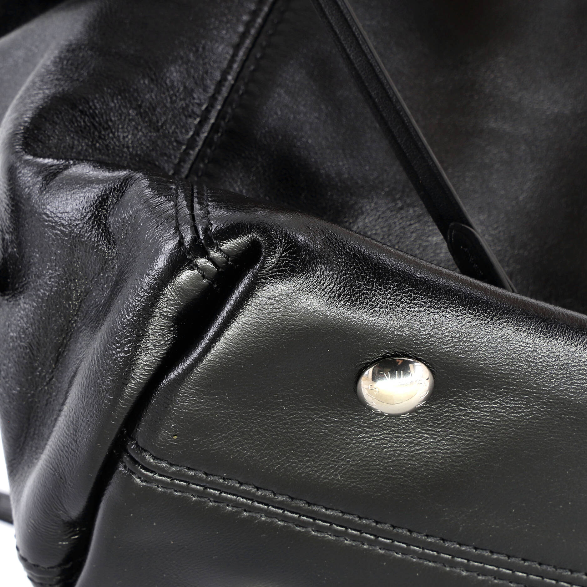 Off Duty Vibe Handbag Leather MM - Image 7